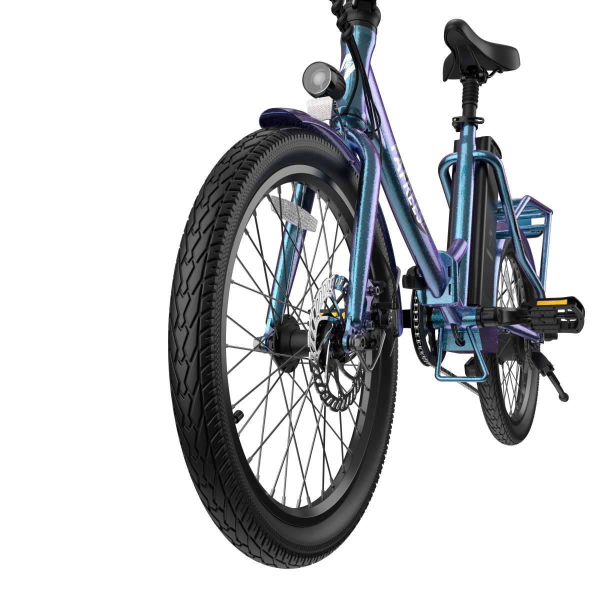 Niebiesko-fioletowy rower z czarną oponą. Rower ma światło, siedzenie i pedały. Tło jest czarne.