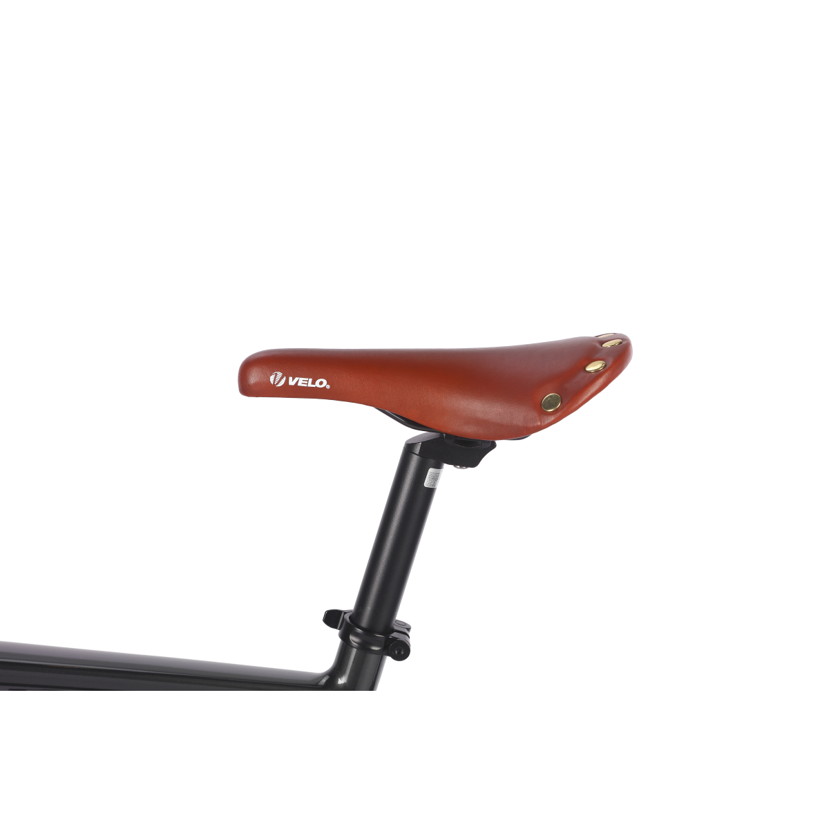 Brązowe skórzane siodełko rowerowe jest zamontowane na czarnym metalowym słupku. Siodło ma złote nity i logo 'VELO'.