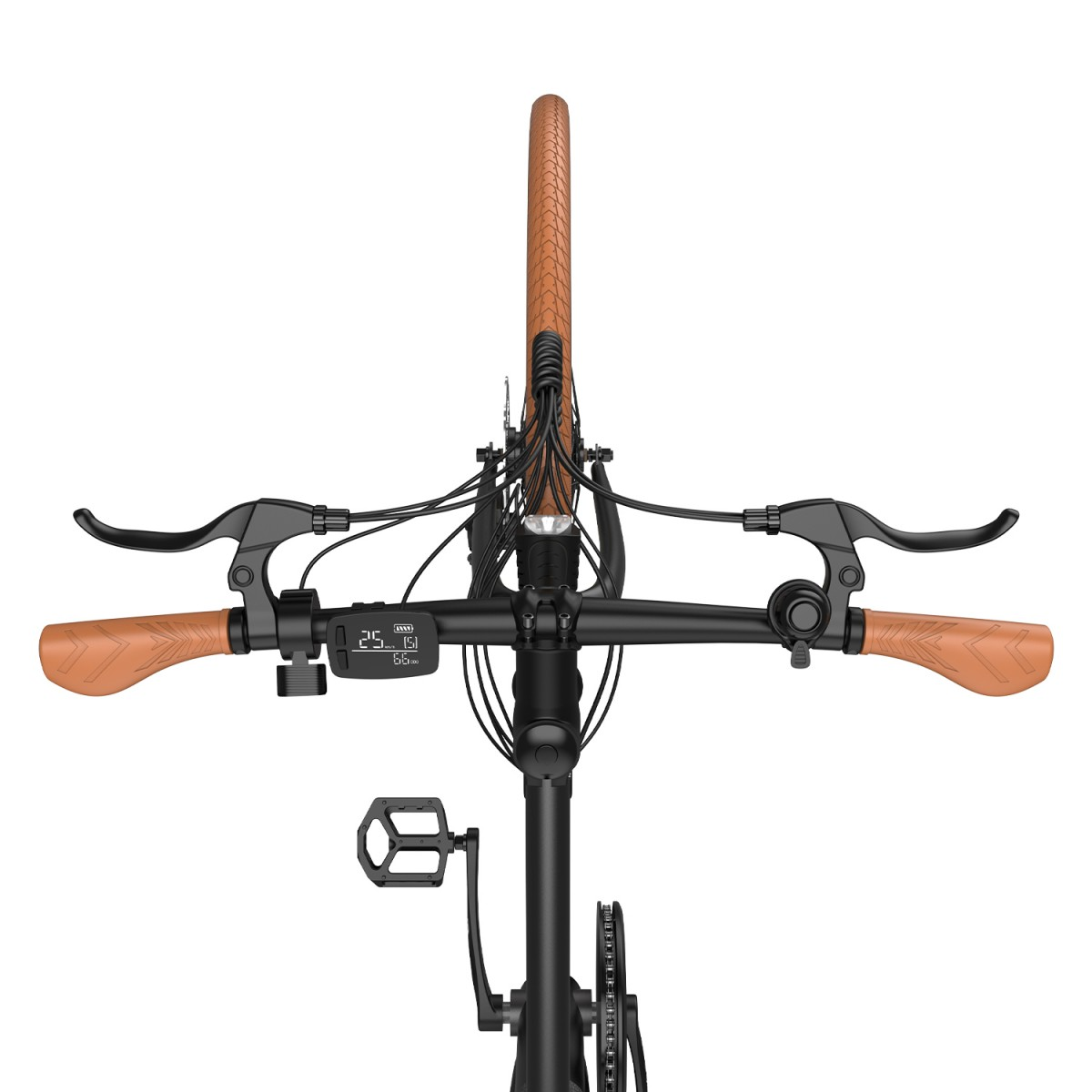 Widok z góry na czarny rower elektryczny. Brązowa kierownica, opony i siedzenie. Czarne dźwignie hamulca i wyświetlacz. Białe tło.