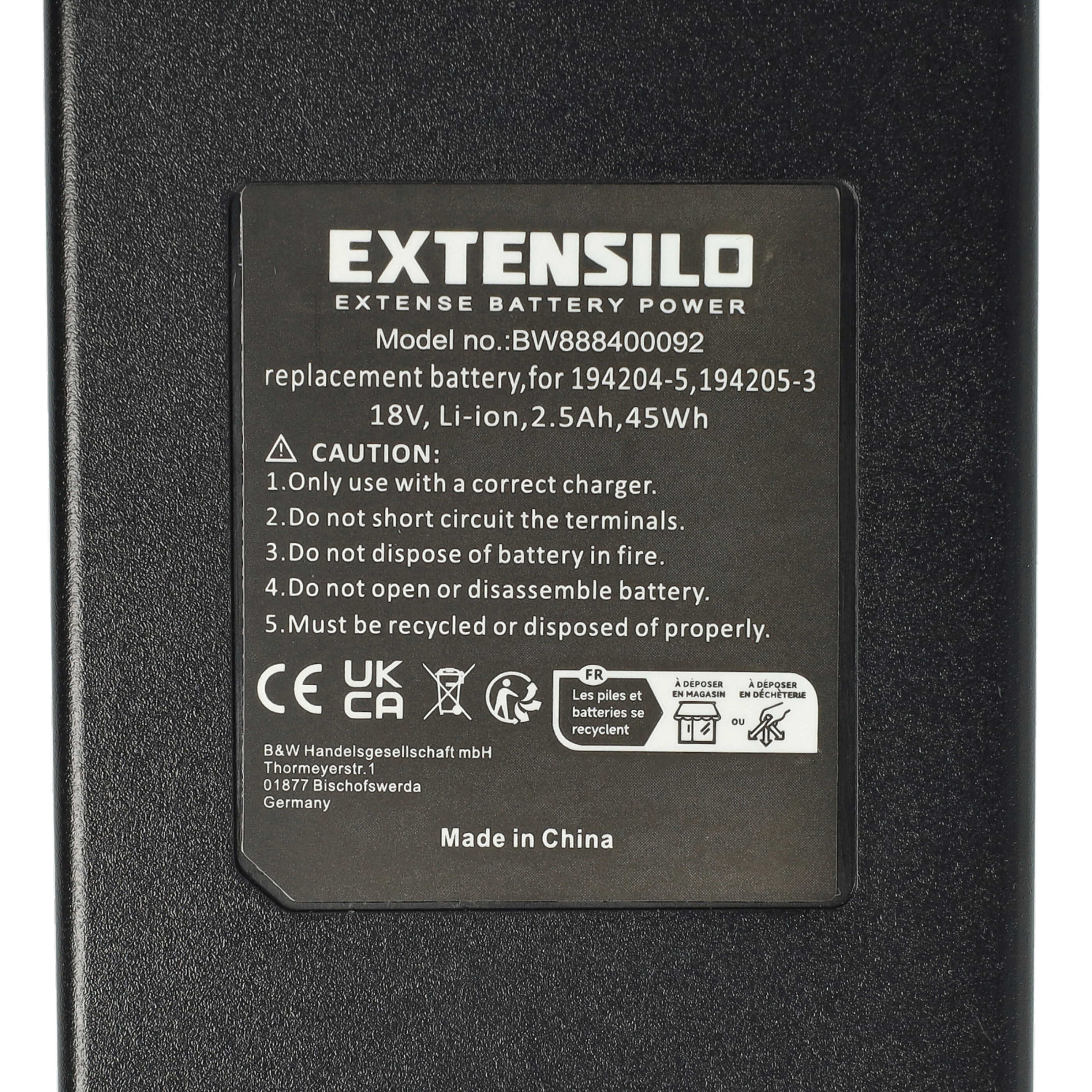 Ein schwarzes Batteriepack-Etikett mit weißem Text. Es enthält Warnungen, Modellinformationen und Recycling-Symbole.