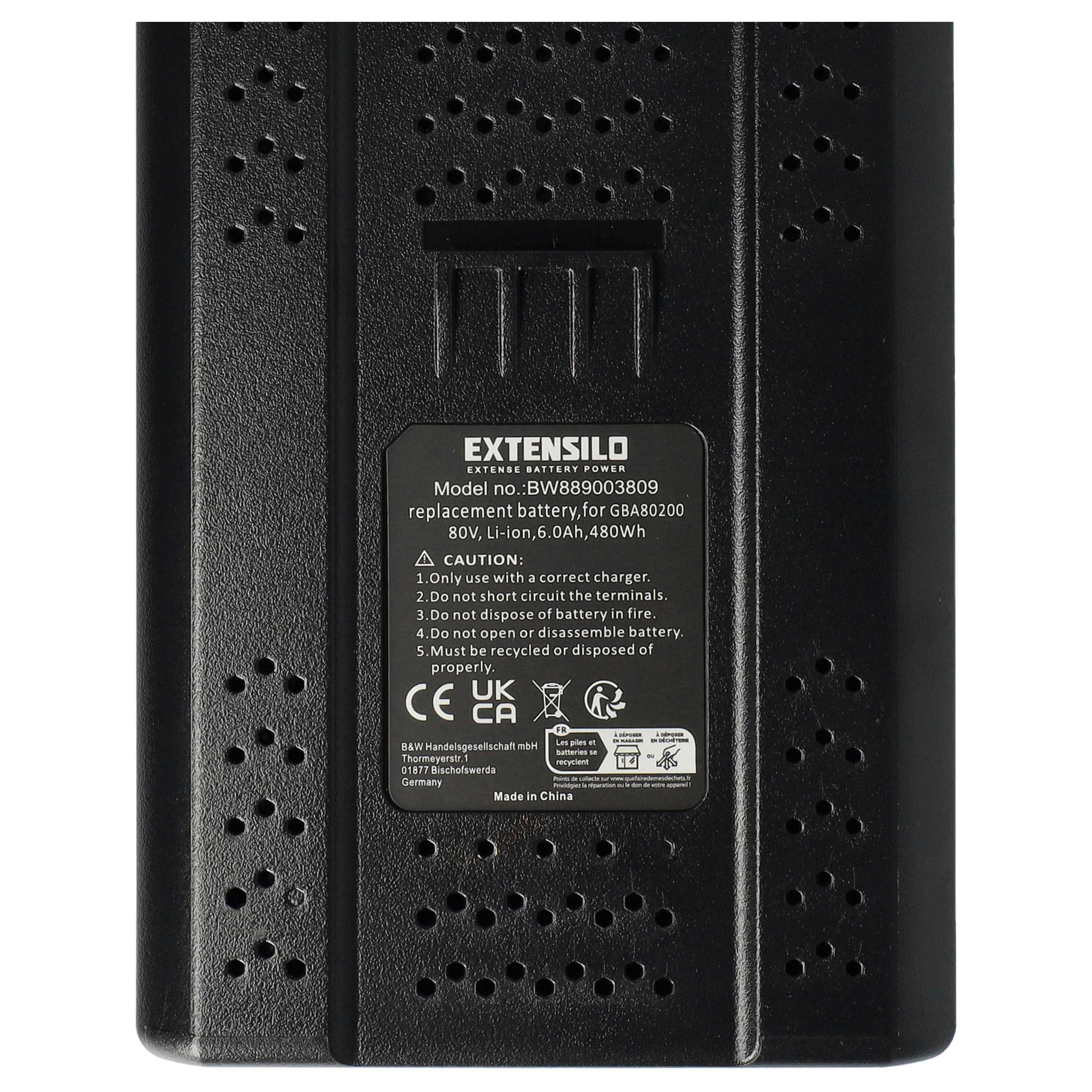 Schwarzes Batteriepack mit Extensilo-Etikett, Warnhinweisen und Regulierungszeichen. Perforierte Oberfläche mit Text.
