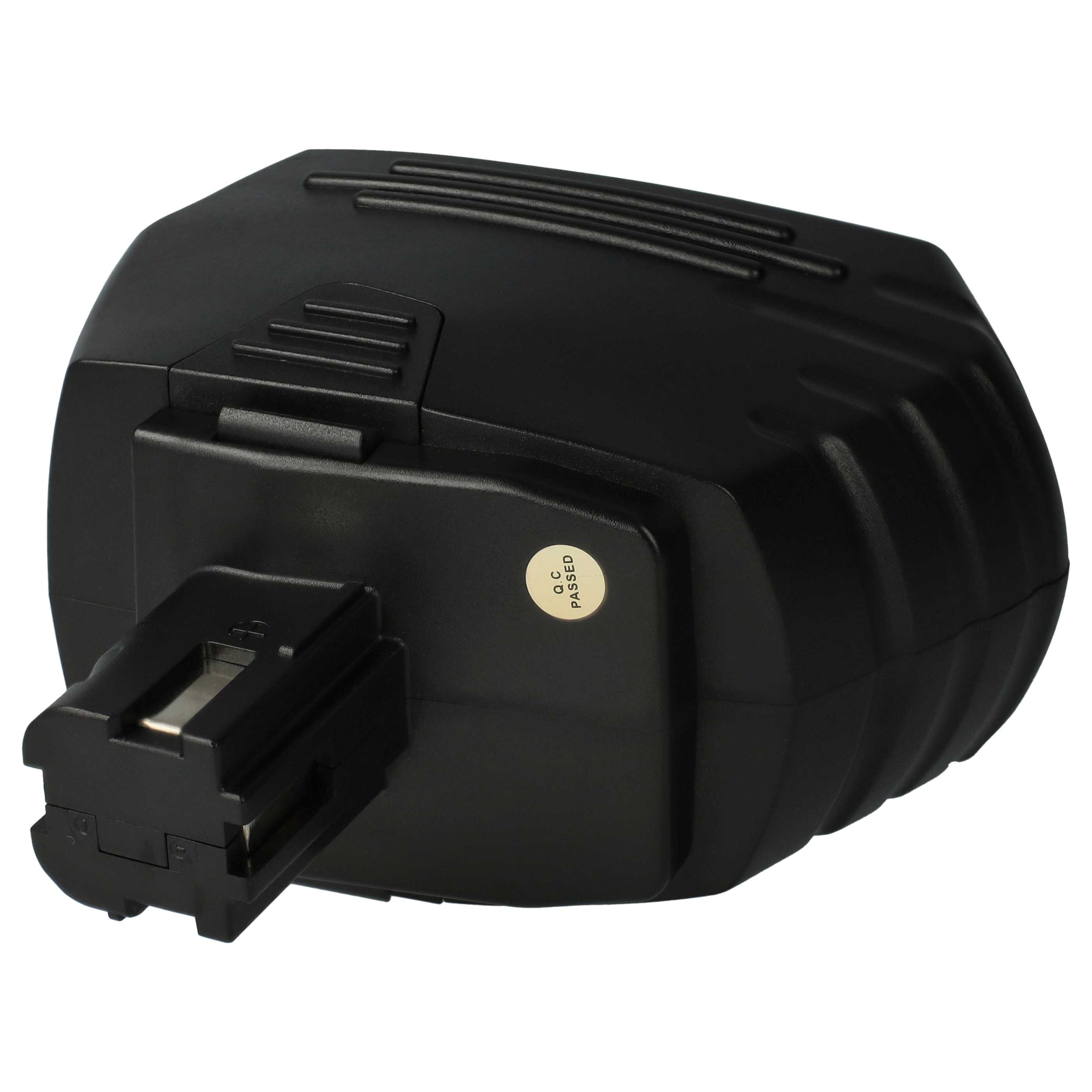 Ein schwarzer Akku für ein Elektrowerkzeug. Er hat einen Stecker und einen Aufkleber mit der Aufschrift Q.C. Passed.