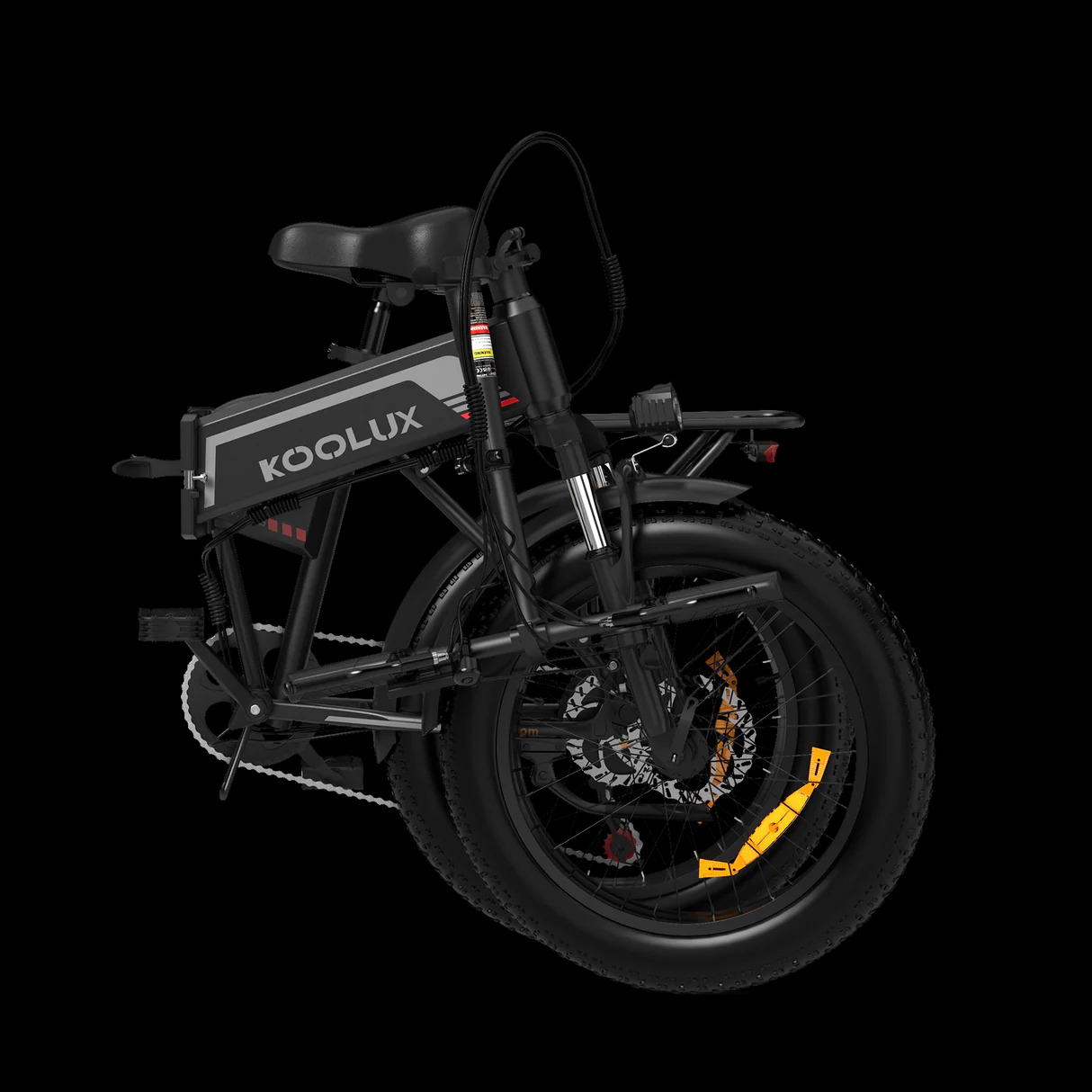 Czarny rower elektryczny KOOLUX jest złożony. Ma czarne opony, czarne siodełko i pomarańczowe akcenty. Tło jest czarne.