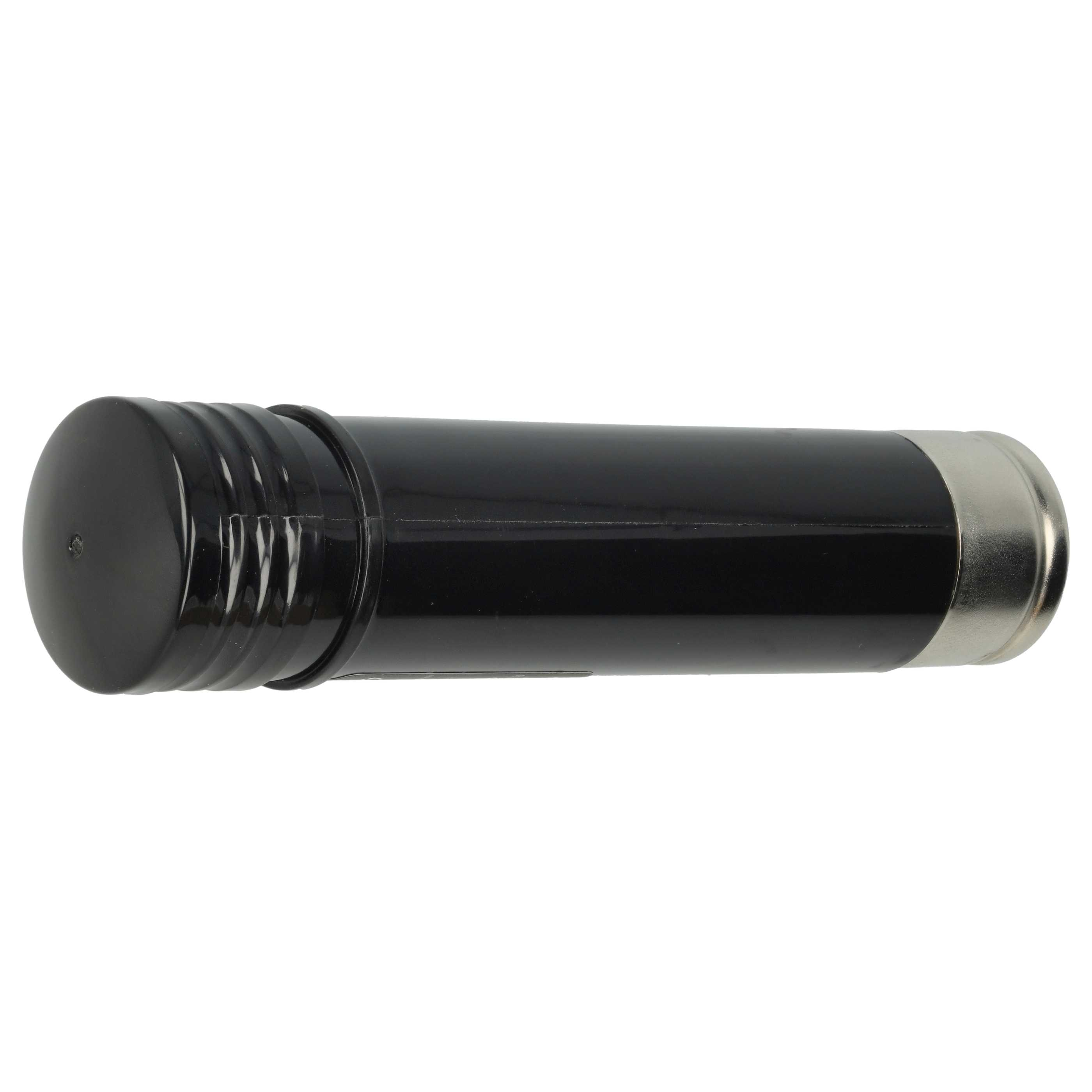 Eine schwarze zylindrische Thermosflasche mit silbernem Boden auf weißem Hintergrund. Der Deckel ist ebenfalls schwarz.