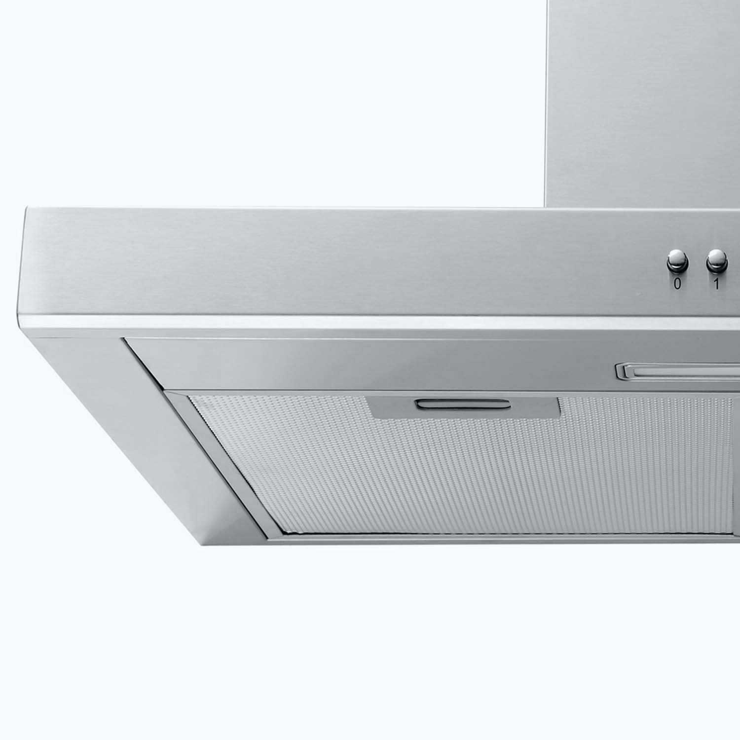 Zbliżenie metalowego okapu kuchennego. Posiada filtr siatkowy i dwa pokrętła sterowania z oznaczeniami 0 i 1.