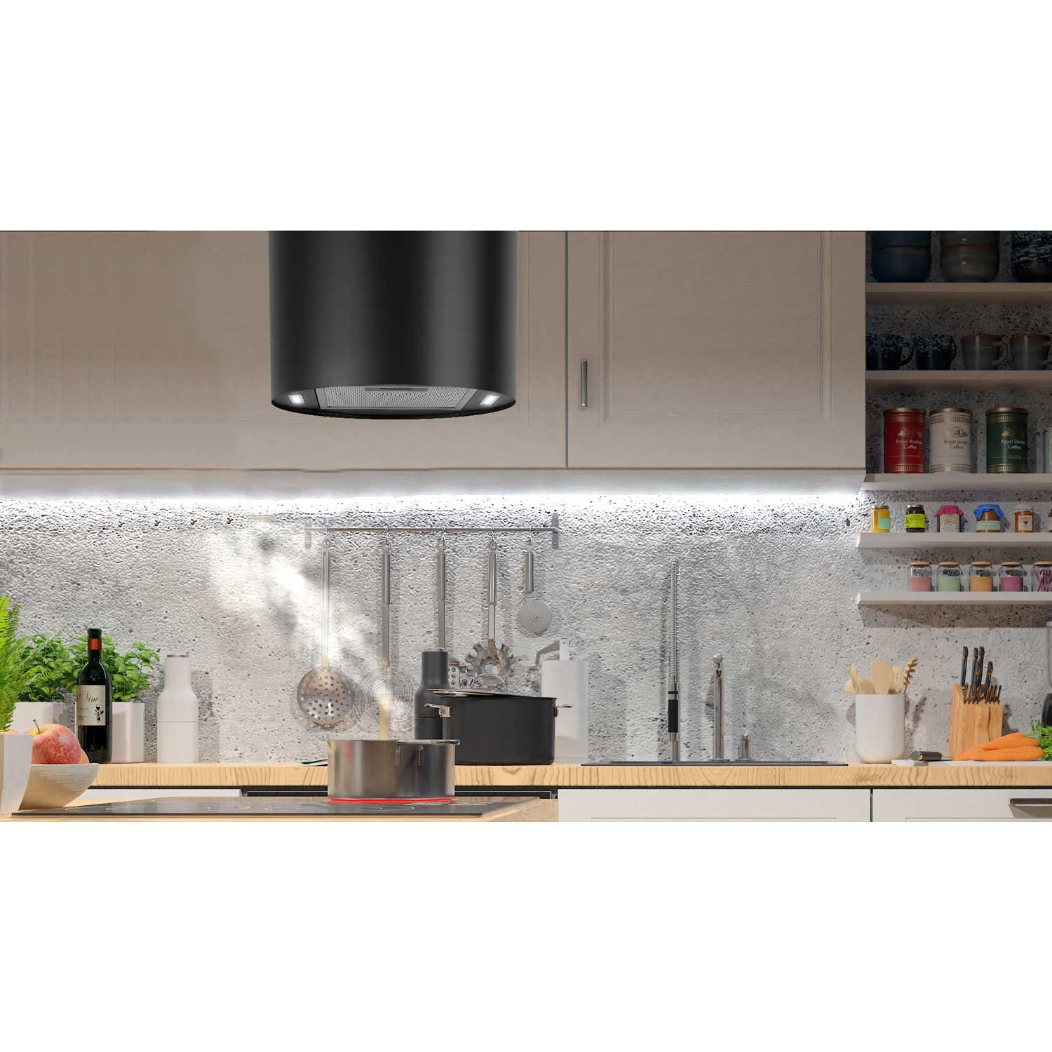 Scena kuchenna przedstawia czarny okap, garnek z parą i różne przybory kuchenne. Tło obejmuje szafki i półki.