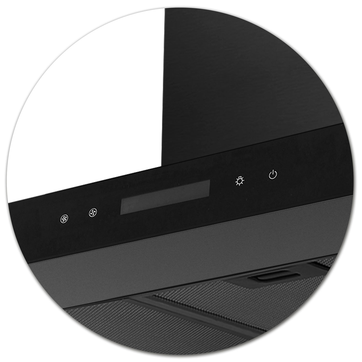 Zbliżenie czarnego okapu. Posiada przyciski sterowania i wyświetlacz. Na dole widoczny jest filtr siatkowy.