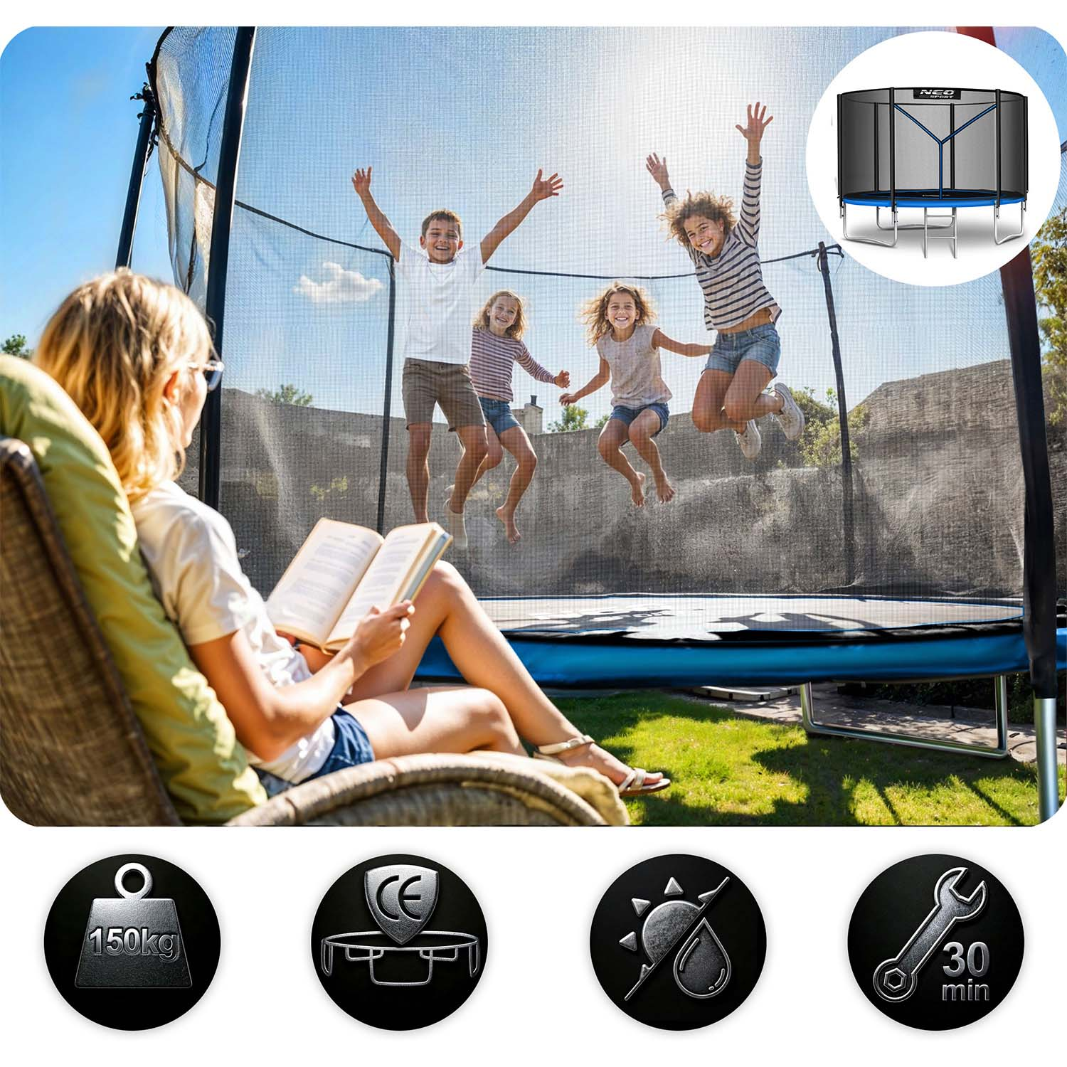 Kobieta czyta w pobliżu trampoliny, na której skacze czworo dzieci. Ikony pokazują wagę, znak CE, ochronę przeciwsłoneczną i czas montażu.