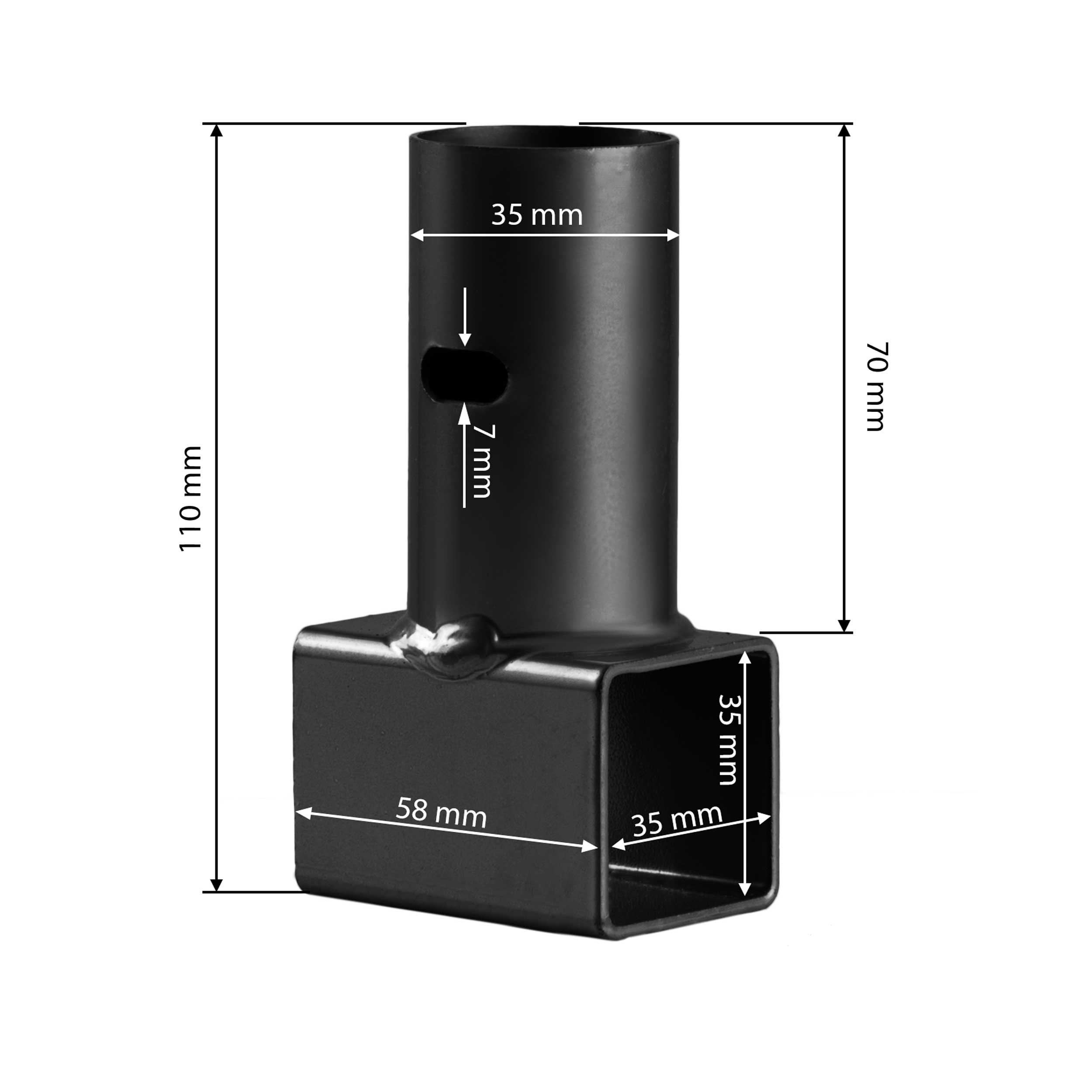 Czarny metalowy adapter. Ma cylindryczną górę i kwadratową podstawę. Wymiary są oznaczone strzałkami.