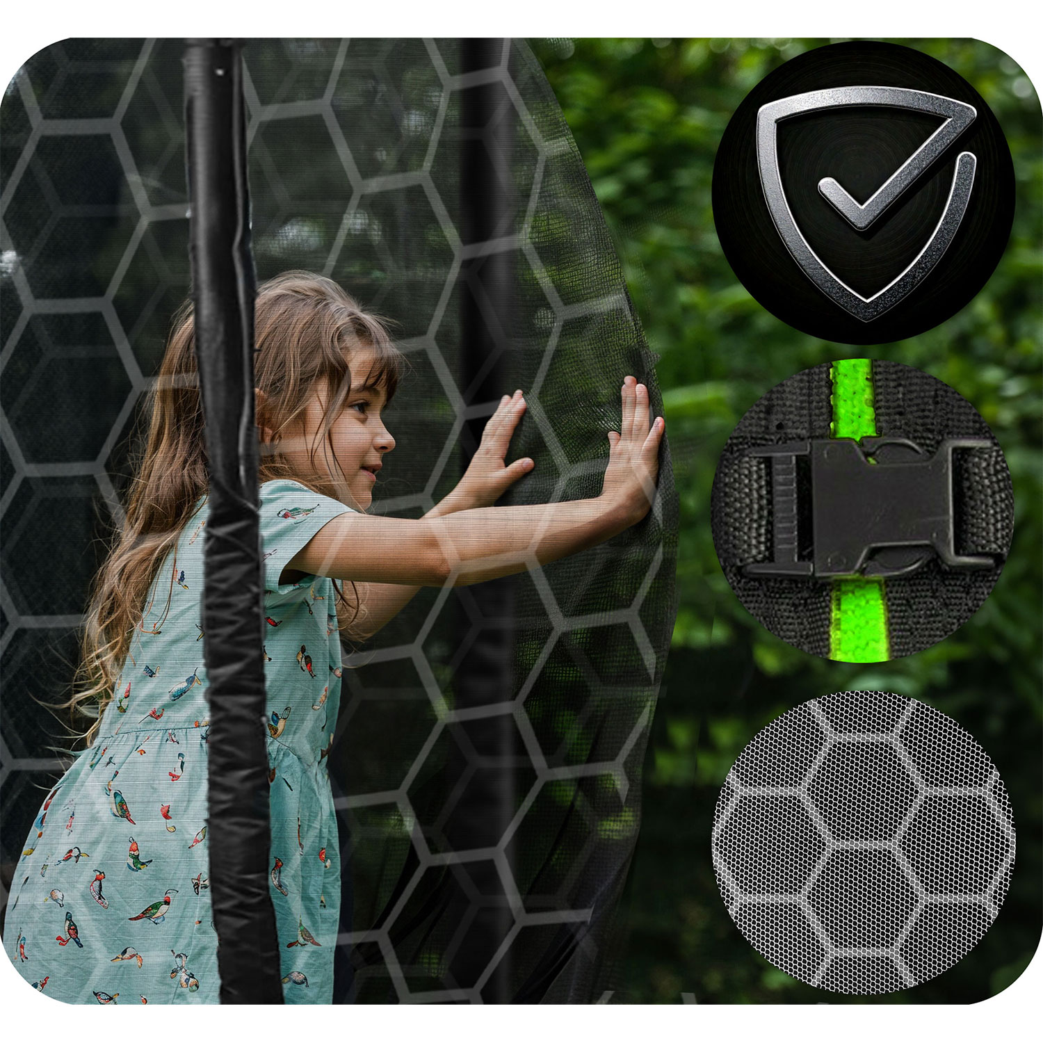 Dziewczyna dotyka siatki trampoliny. Siatka jest czarna z sześciokątnym wzorem. Widoczna jest zielona klamra i symbol bezpieczeństwa.