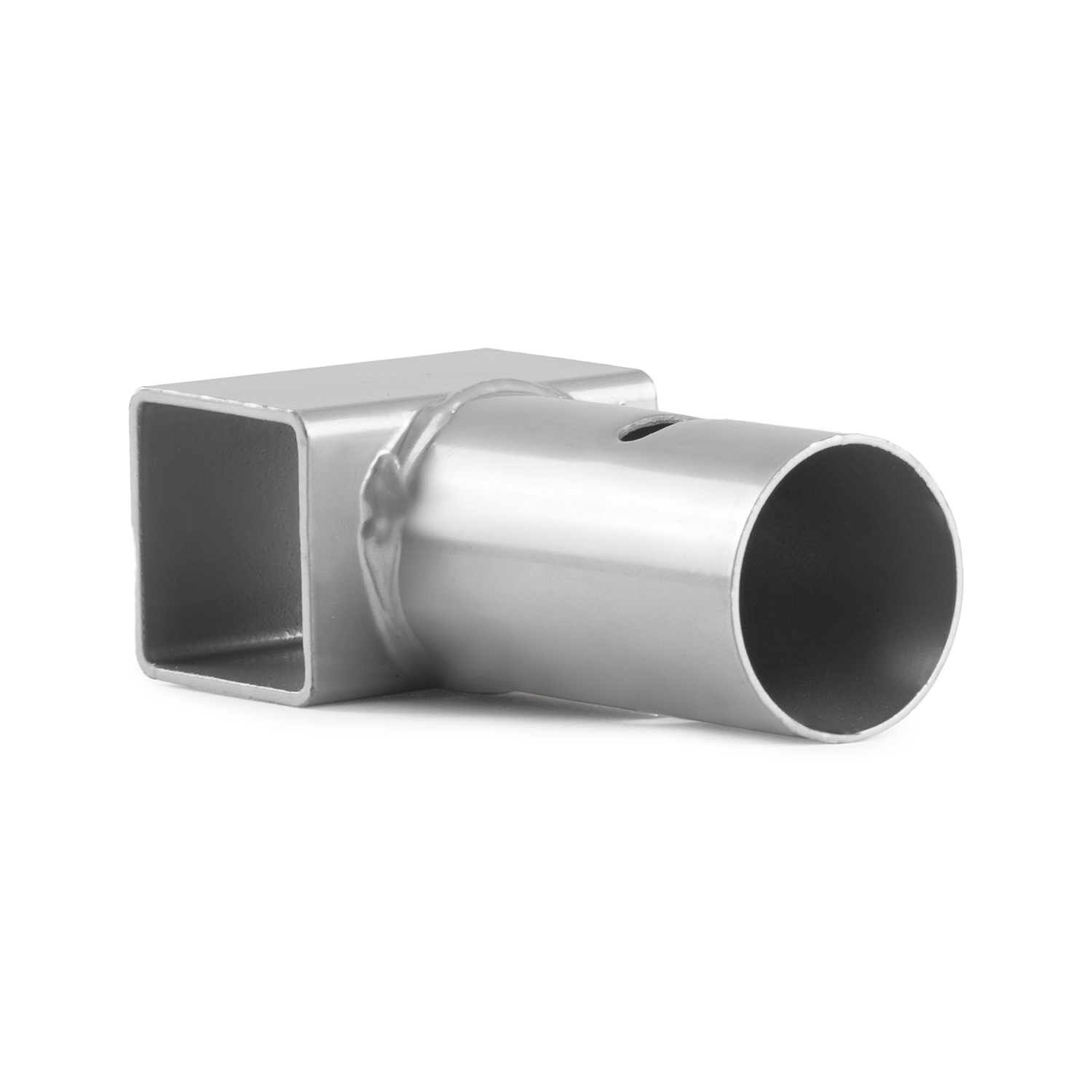 Srebrny metalowy łącznik z kwadratowym i okrągłym końcem. Tło jest białe.