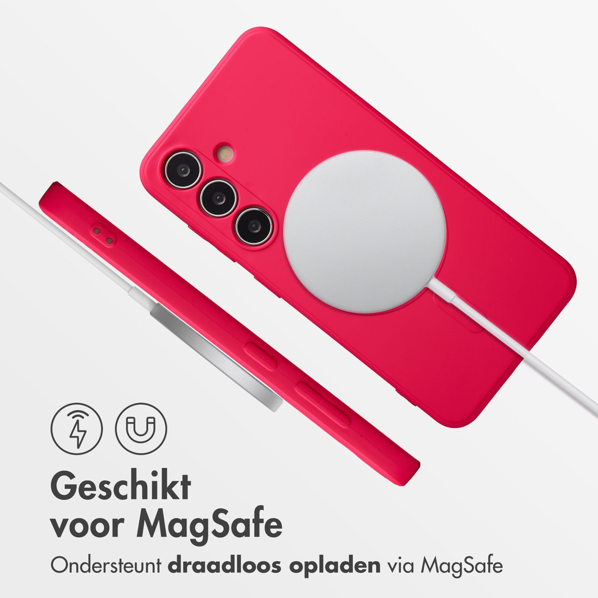 Een roze telefoonhoesje met een wit oplaadpad, verbonden door een witte kabel. Tekst: 'Geschikt voor MagSafe'.