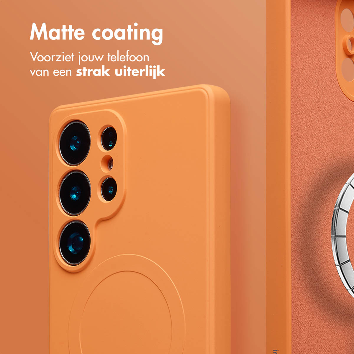Oranje telefoonhoesje met matte afwerking. De hoes heeft meerdere camera-uitsparingen en een cirkelvormig ontwerp op de achterkant.
