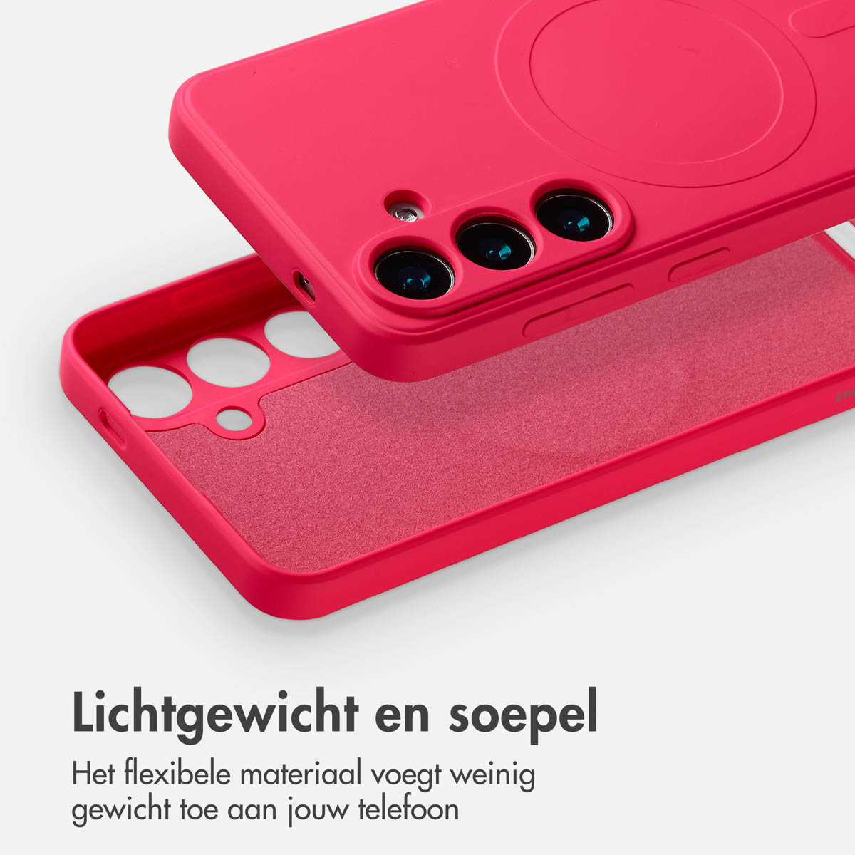 Een close-up van een felroze telefoonhoesje. De hoes is open en onthult de binnenkant. De cameralenzen zijn zichtbaar.