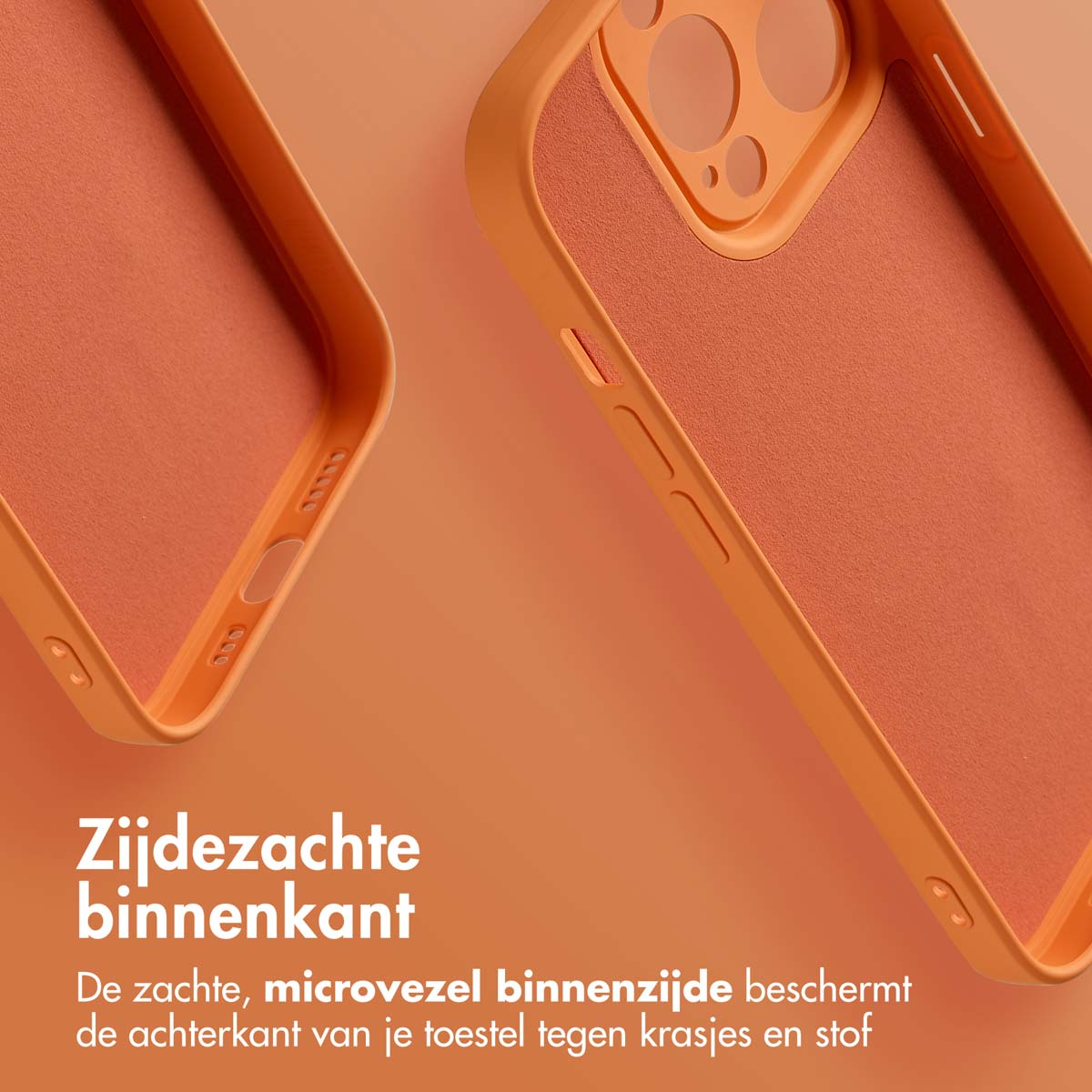 Close-up van een oranje telefoonhoesje. De binnenkant is zacht, getextureerd oranje. De achtergrond is een verloop van oranje en perzik.