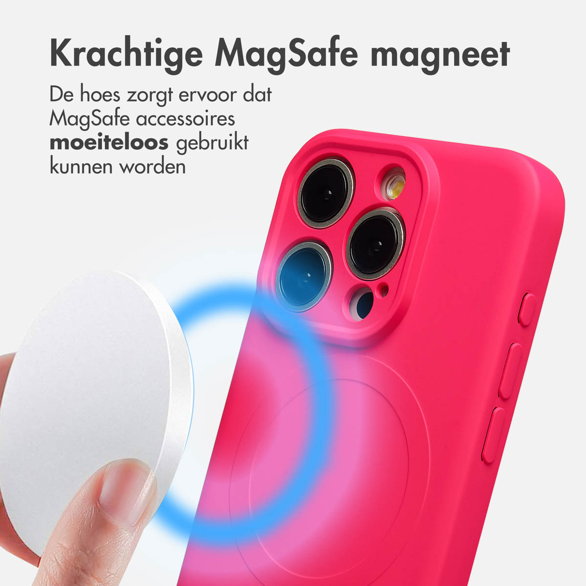 Een roze telefoonhoesje met een witte, cirkelvormige MagSafe-oplader. Blauwe magnetische veldlijnen zijn zichtbaar. Nederlandse tekst bovenaan.
