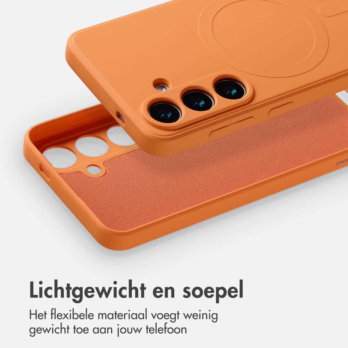 Custodia per telefono arancione, aperta per mostrare l'interno. Ha un design circolare e tre fori per la fotocamera.