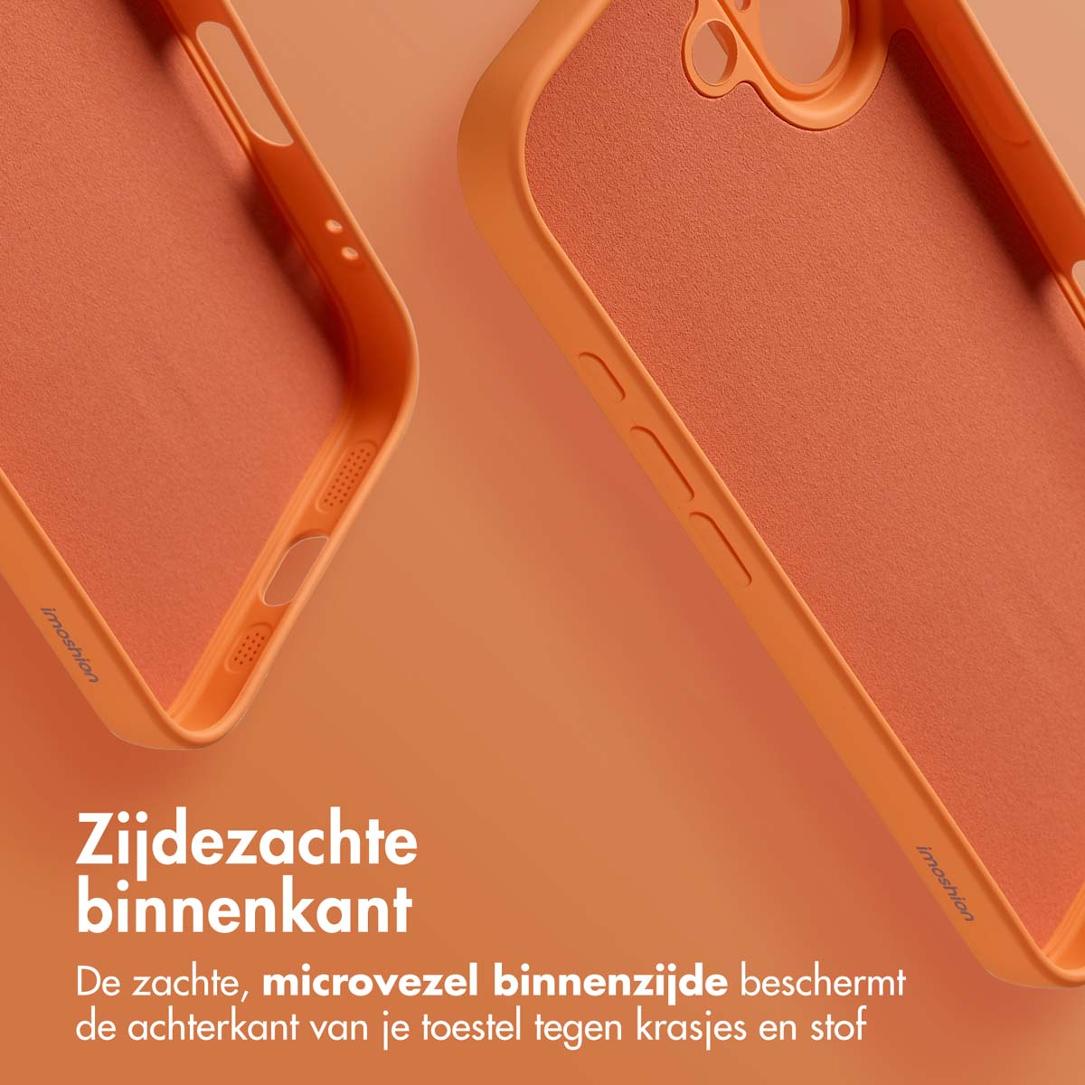 Gros plan de deux coques de téléphone orange. L'une a un intérieur texturé, l'autre montre une vue latérale avec des boutons. Les deux portent la marque 'imoshion'.