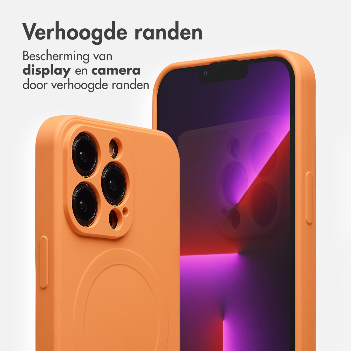 Twee oranje telefoonhoesjes, één met de camera, de andere met het scherm met paars en roze licht.