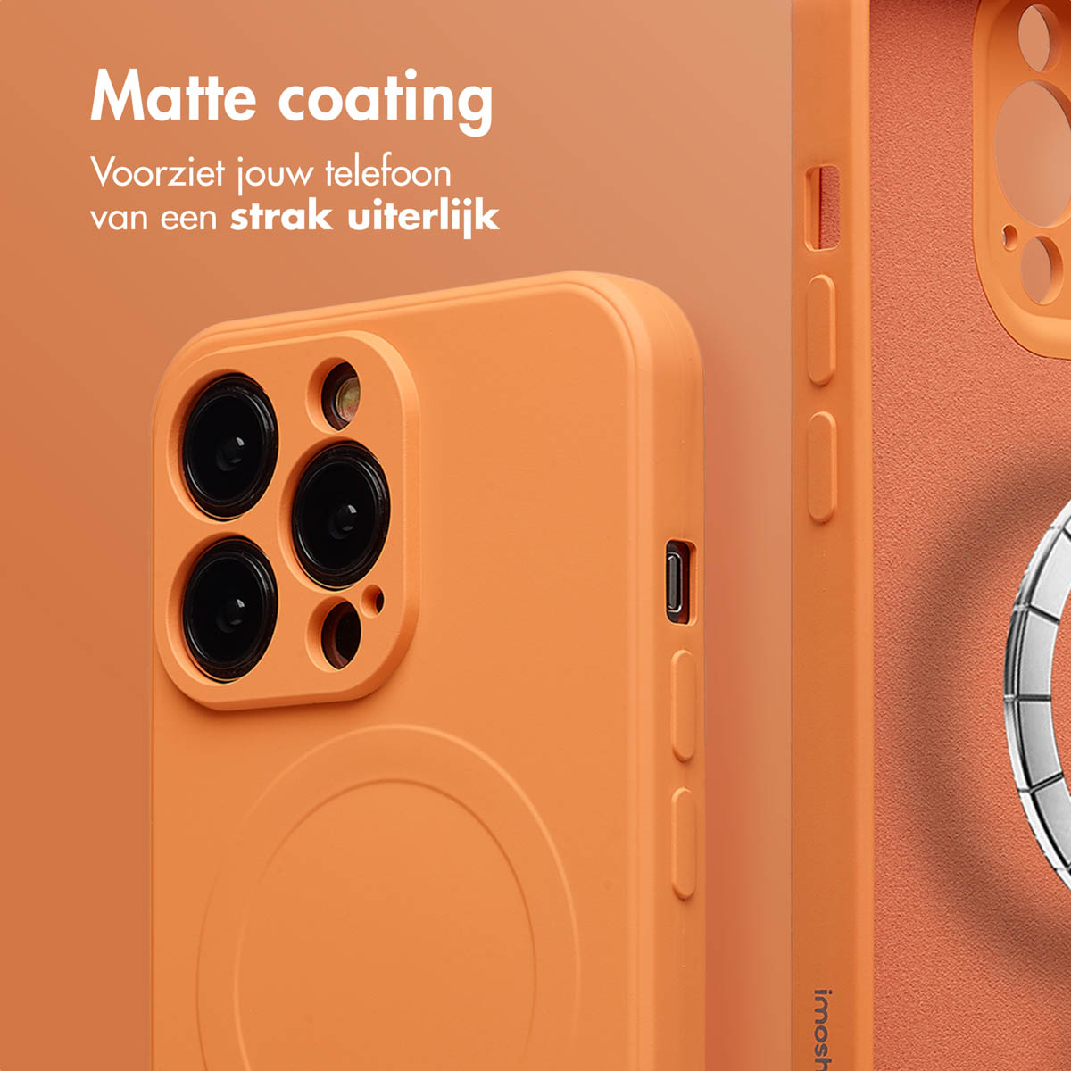 Close-up van een oranje telefoonhoesje met matte afwerking. Cameralenzen en zijknoppen zijn zichtbaar. Tekst: Matte coating, strakke uitstraling.