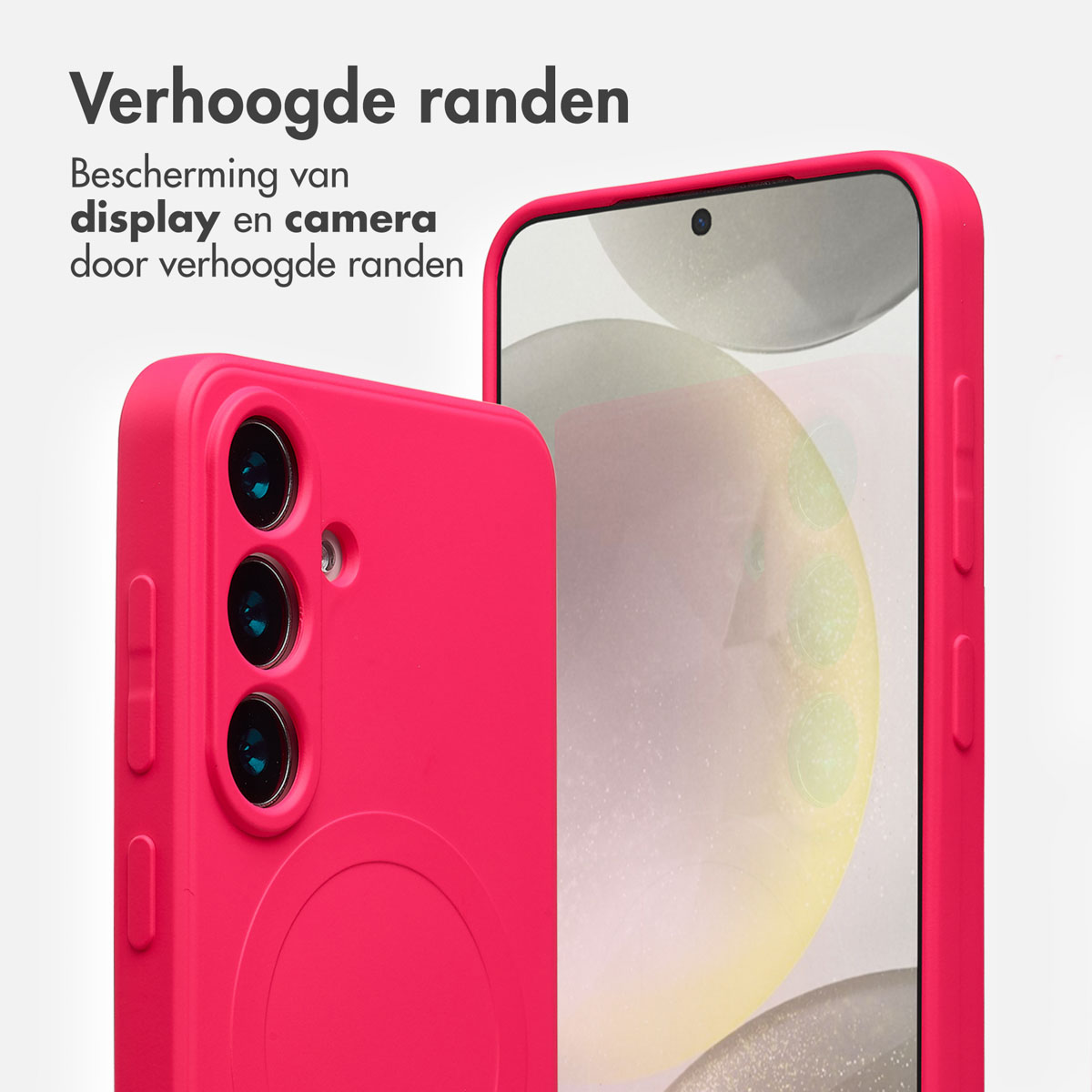 Twee felroze telefoonhoesjes. Eén toont de achterkant met camera, de ander het scherm. Tekst in het Nederlands: 'Verhoogde randen' en 'Bescherming'.