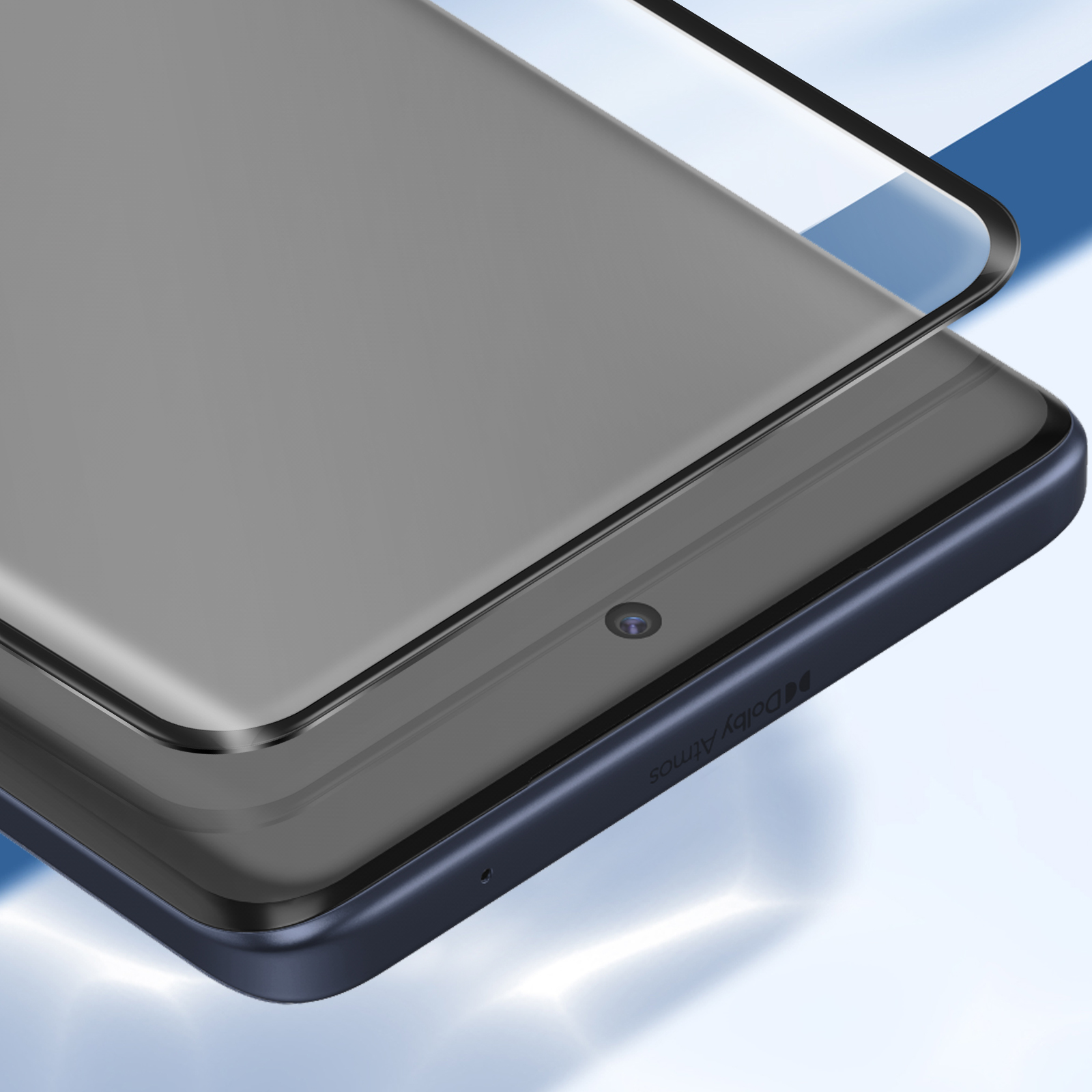 Primo piano di uno smartphone. È applicata una protezione per lo schermo. Il telefono è blu scuro. Una fotocamera è visibile.