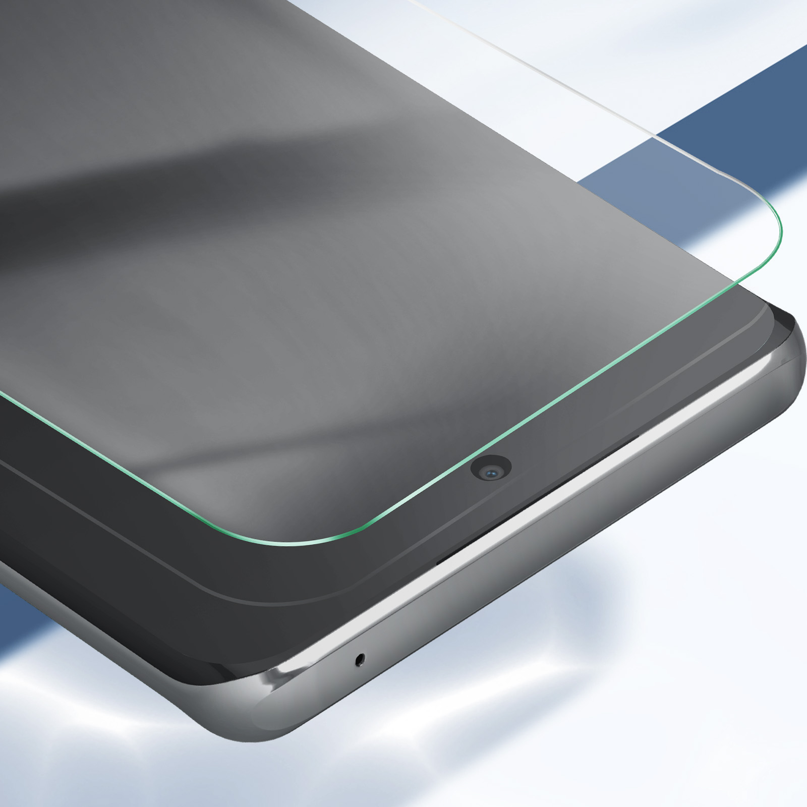 Primo piano di uno smartphone con protezione per lo schermo applicata. Lo schermo è grigio, con una fotocamera. La protezione ha un bordo verde.