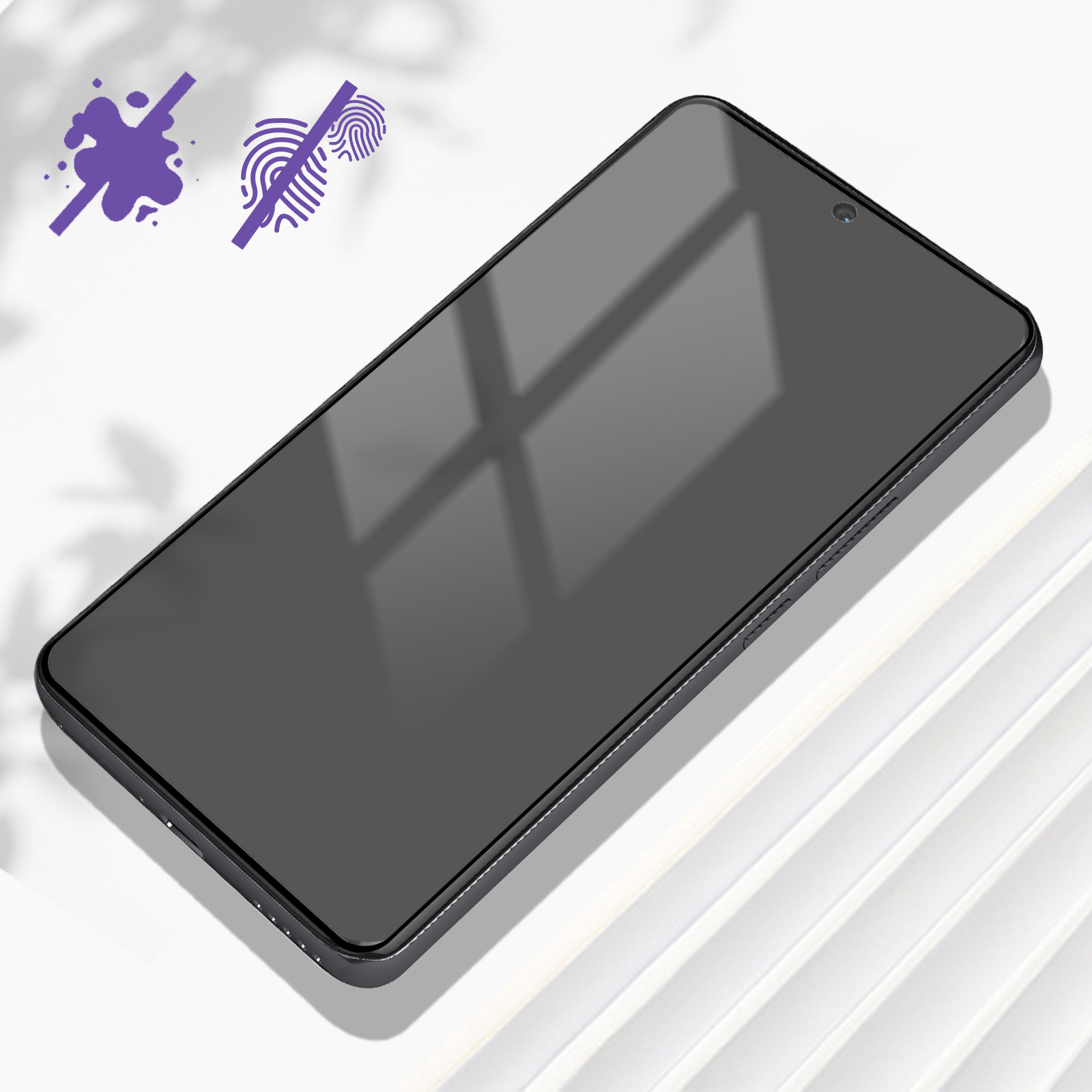 Uno smartphone nero con protezione schermo, su una superficie bianca. Due icone viola in alto a sinistra.
