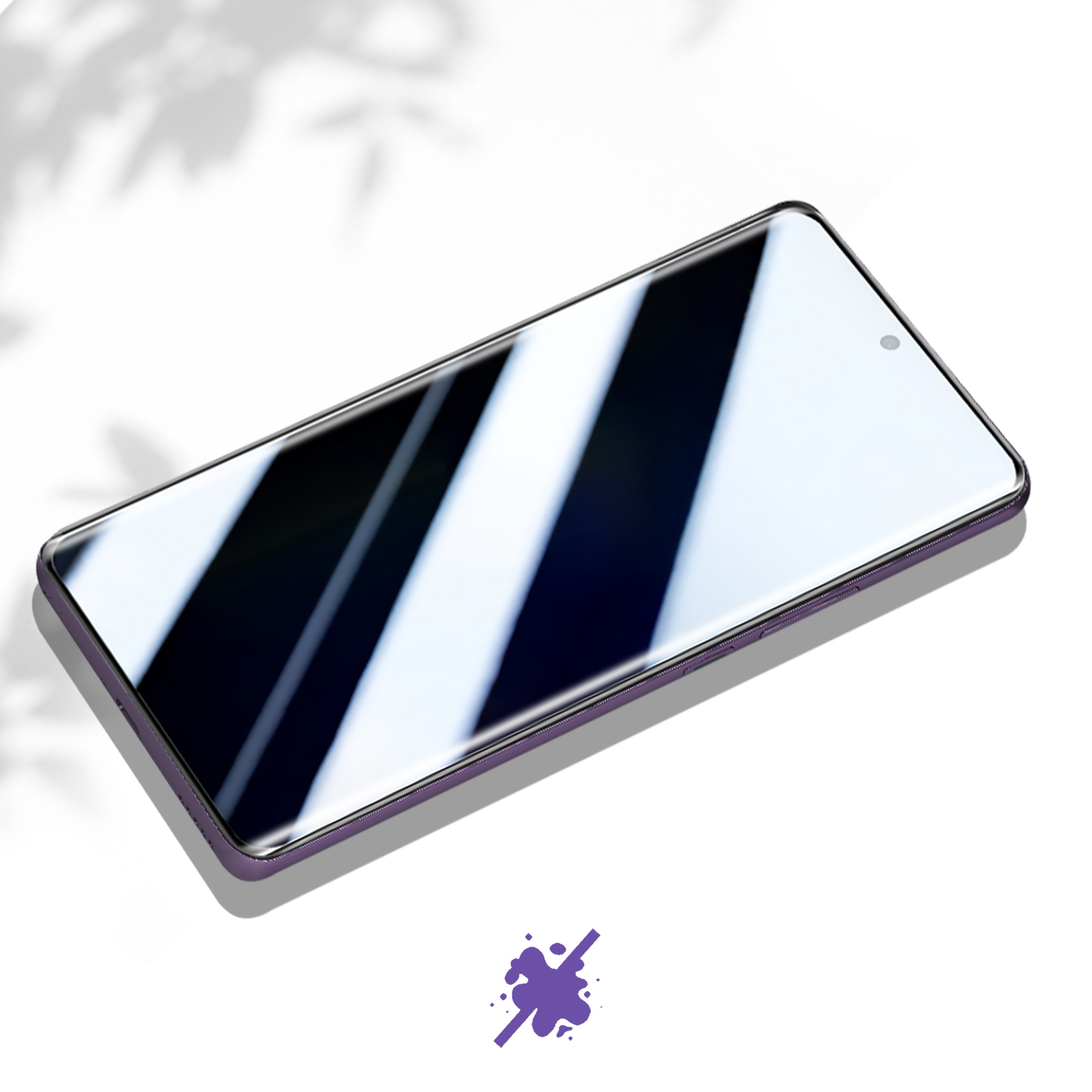 Uno smartphone con cornice viola su superficie bianca. Riflessi visibili sullo schermo. Ombra di foglie visibile.