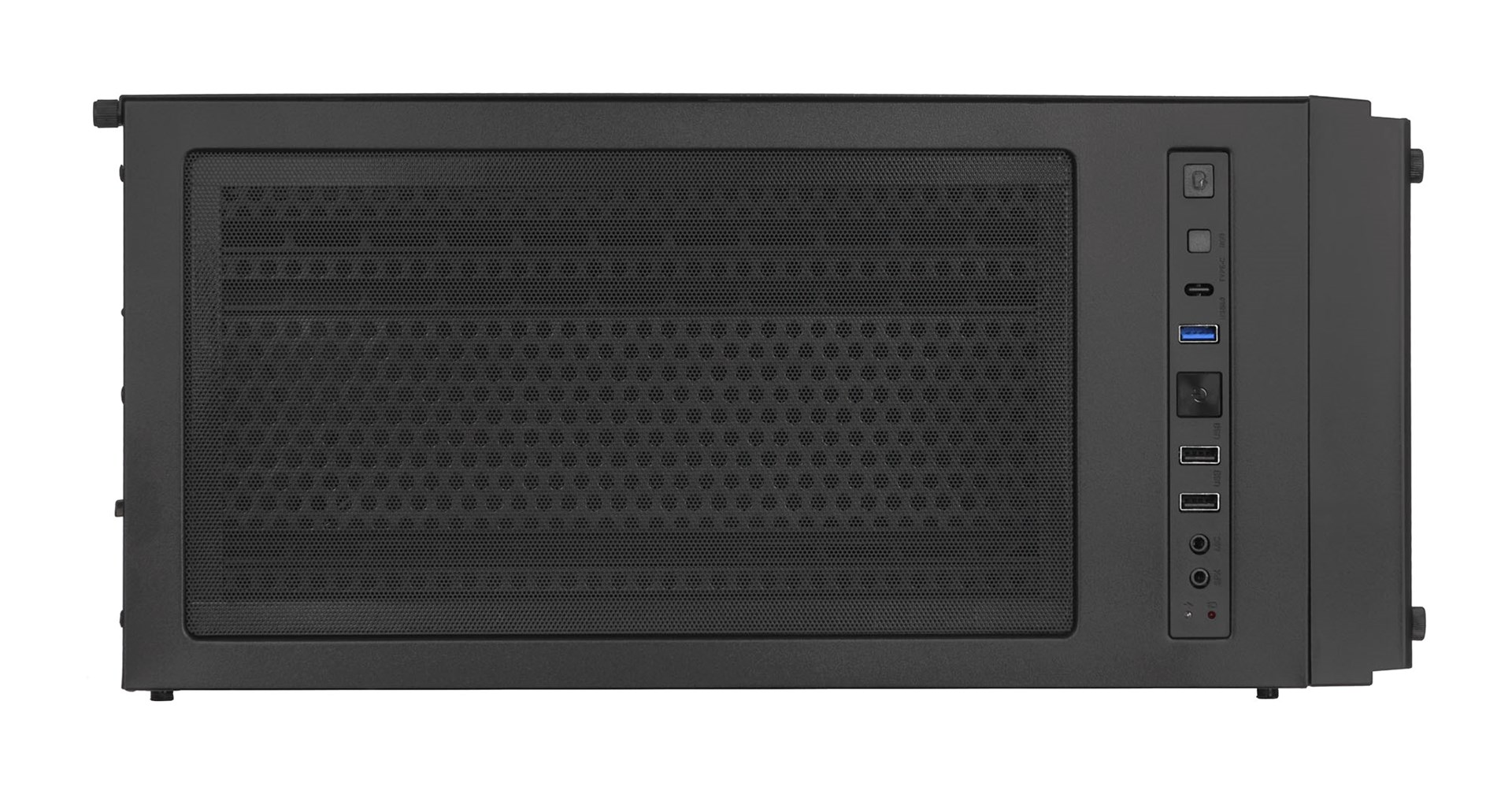 Een zwarte computerkast, vooraanzicht, met een gaas voorpaneel en aan/uit-knoppen, USB-poorten en audio-aansluitingen aan de zijkant.