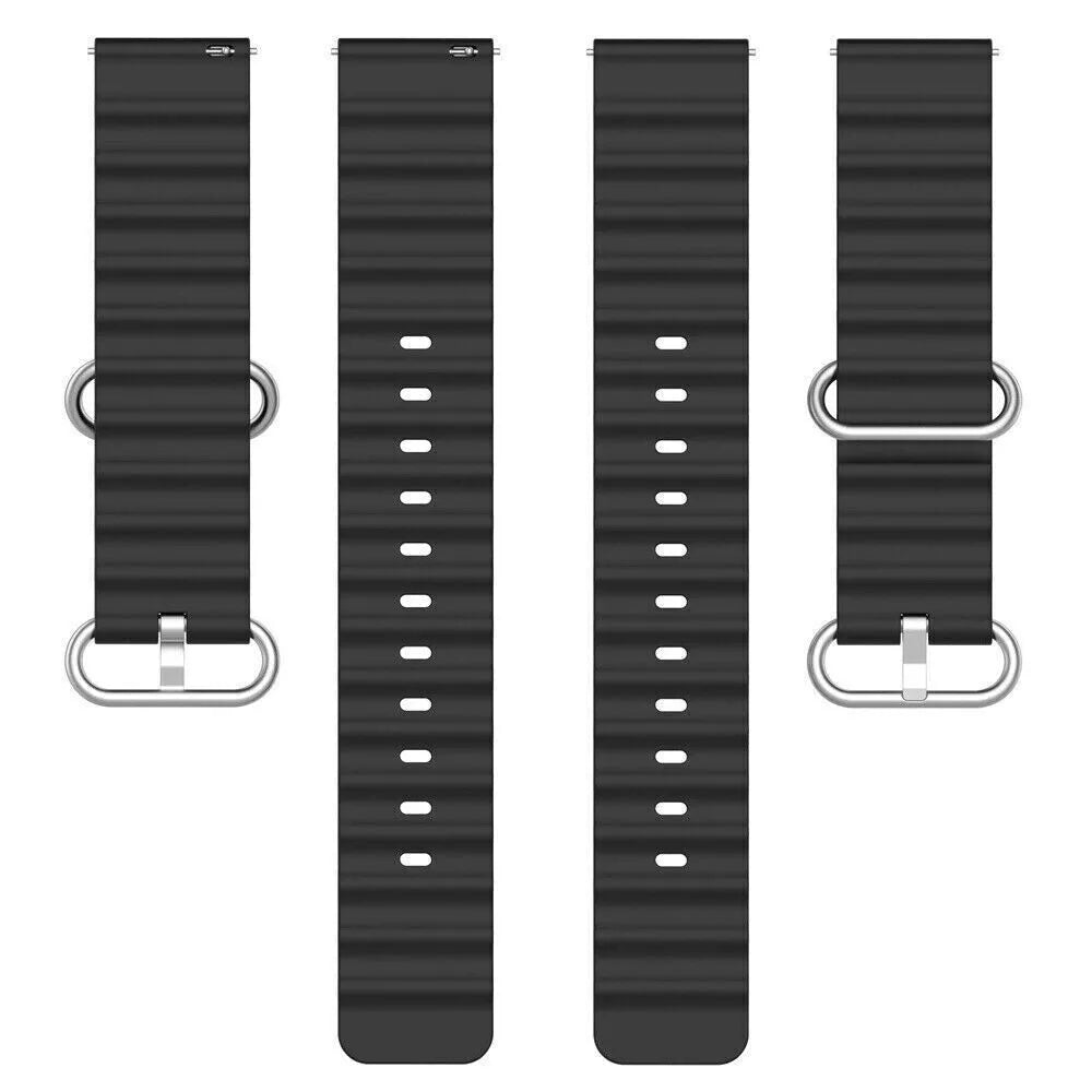 Vier schwarze Uhrenarmbänder mit silbernen Schnallen auf weißem Hintergrund. Die Armbänder sind mit parallelen Linien strukturiert.