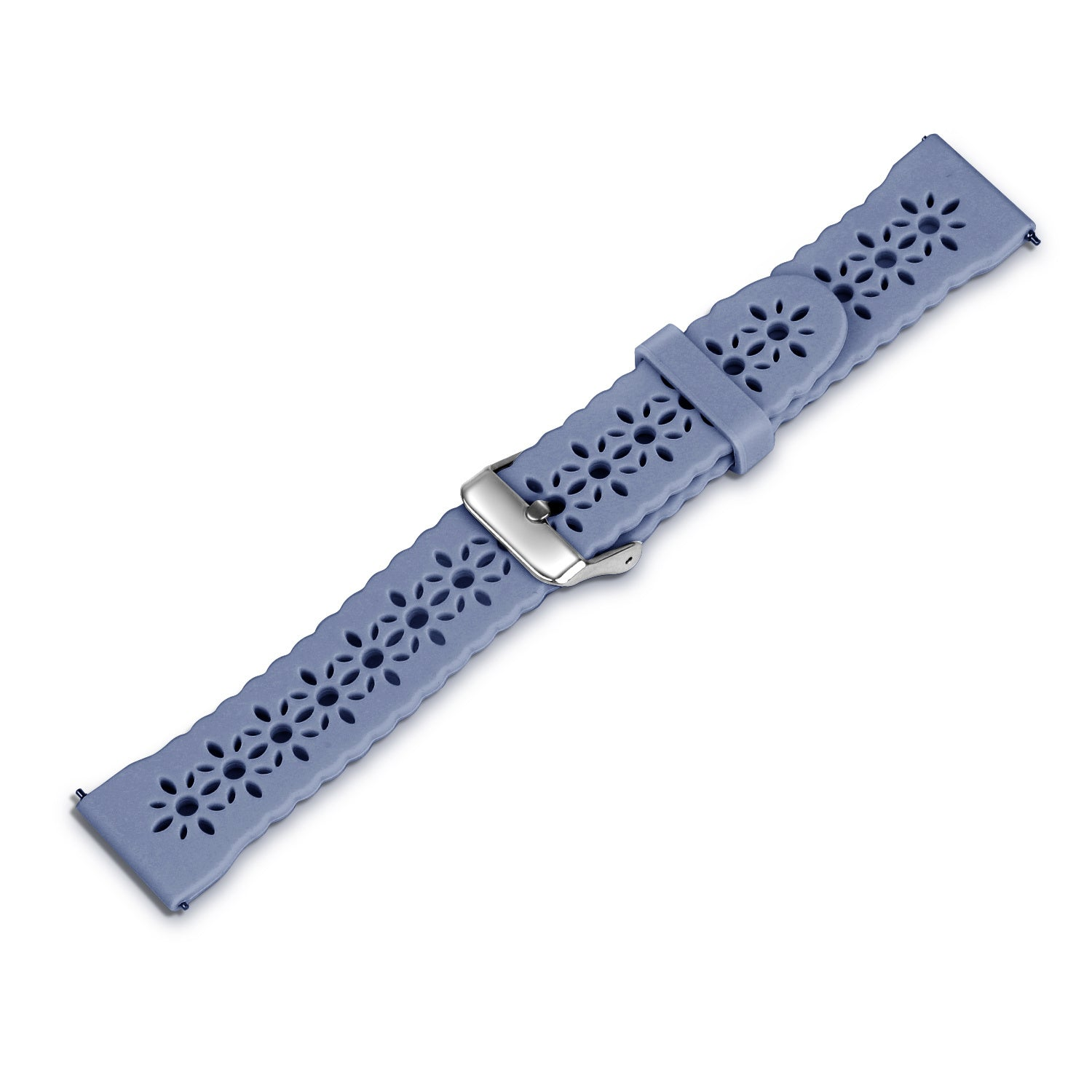 Ein hellblaues Uhrenarmband mit floralen Ausschnitten und einer silbernen Schnalle liegt auf weißem Grund. Das Armband ist angewinkelt.