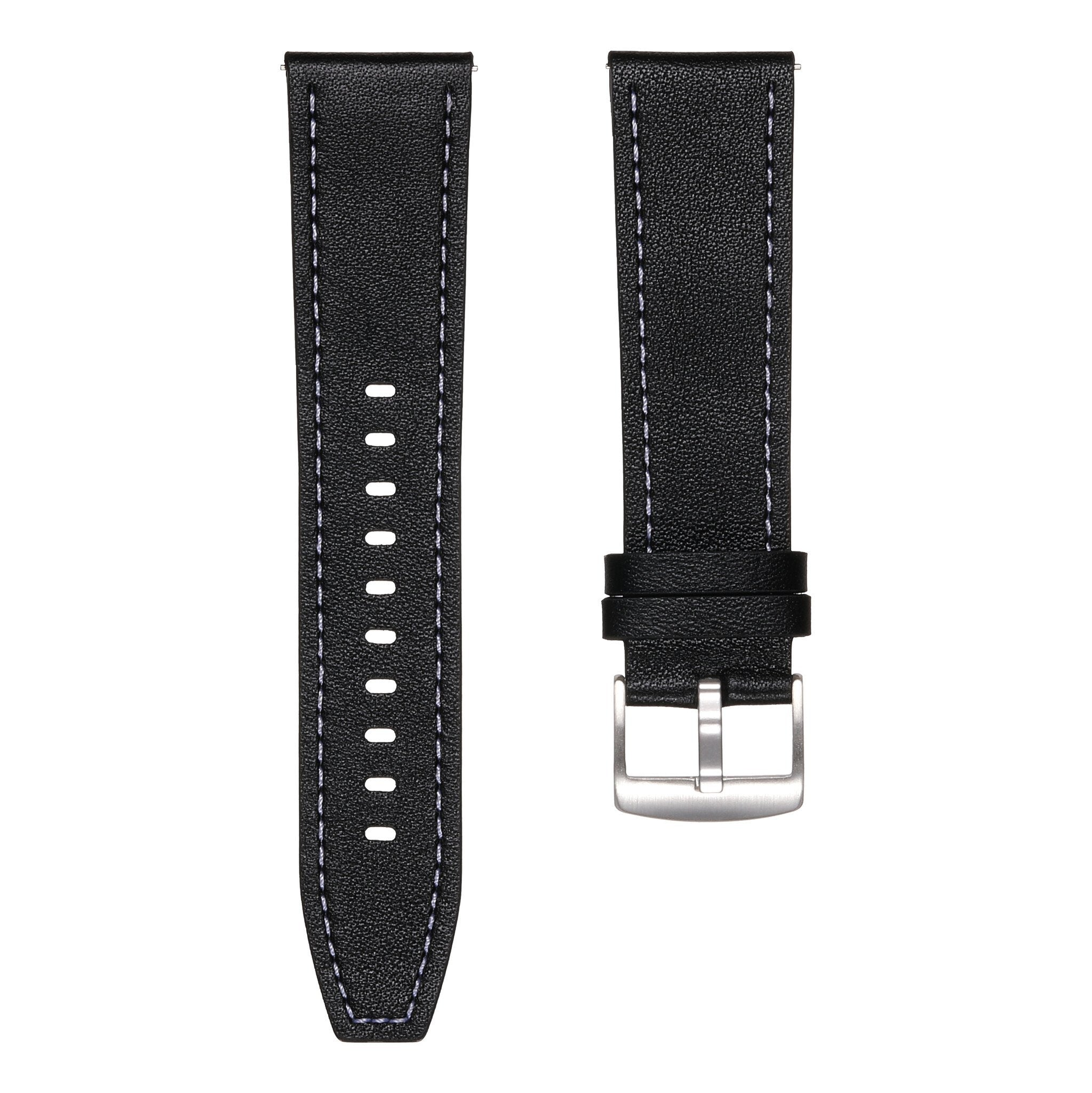Zwei schwarze Leder-Uhrenarmbänder mit weißen Nähten. Ein Armband hat eine silberne Schnalle.