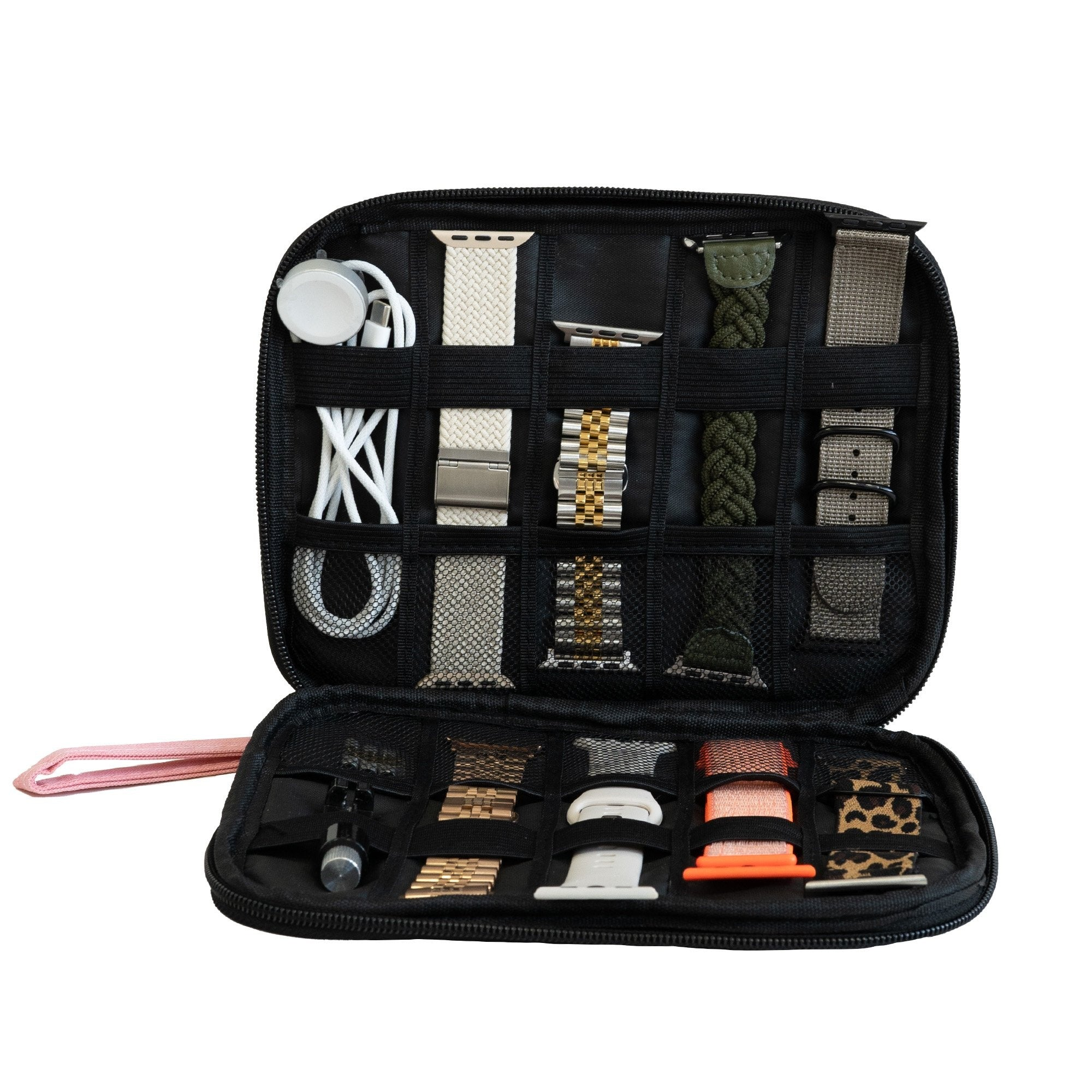 Offene schwarze Tasche voller Apple Watch-Armbänder. Bänder variieren in Farbe, Material und Stil. Rosa Griff links.