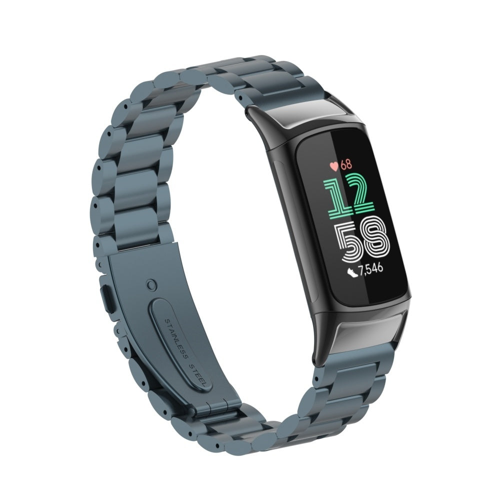 Eine blaue Edelstahl-Smartwatch mit schwarzem Bildschirm, der Zeit und Herzfrequenz anzeigt. Das Armband ist aus Metall.