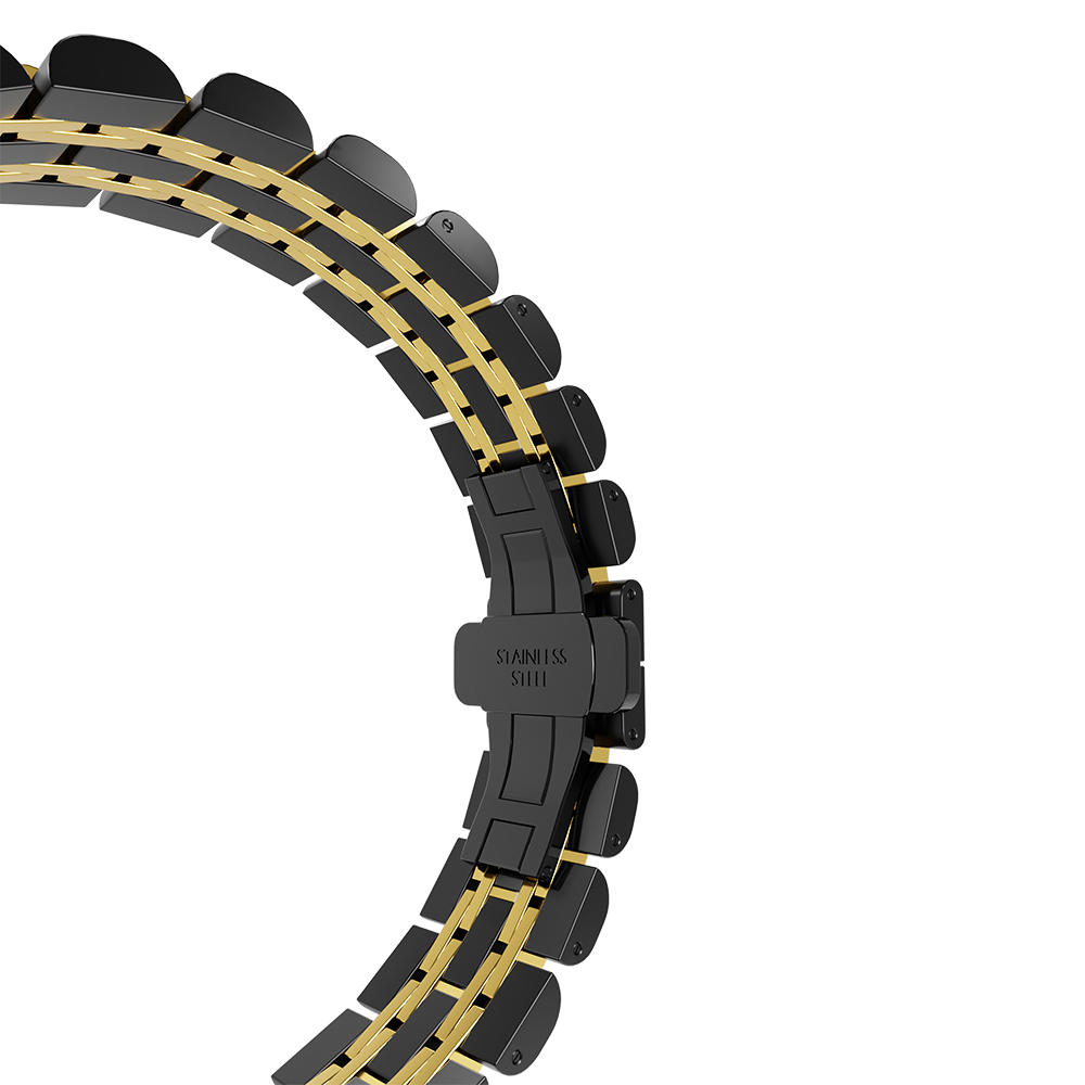 Nahaufnahme eines schwarz-goldenen Armbandes. Der Verschluss trägt die Aufschrift 'Edelstahl'. Das Armband ist vor weißem Hintergrund gebogen.