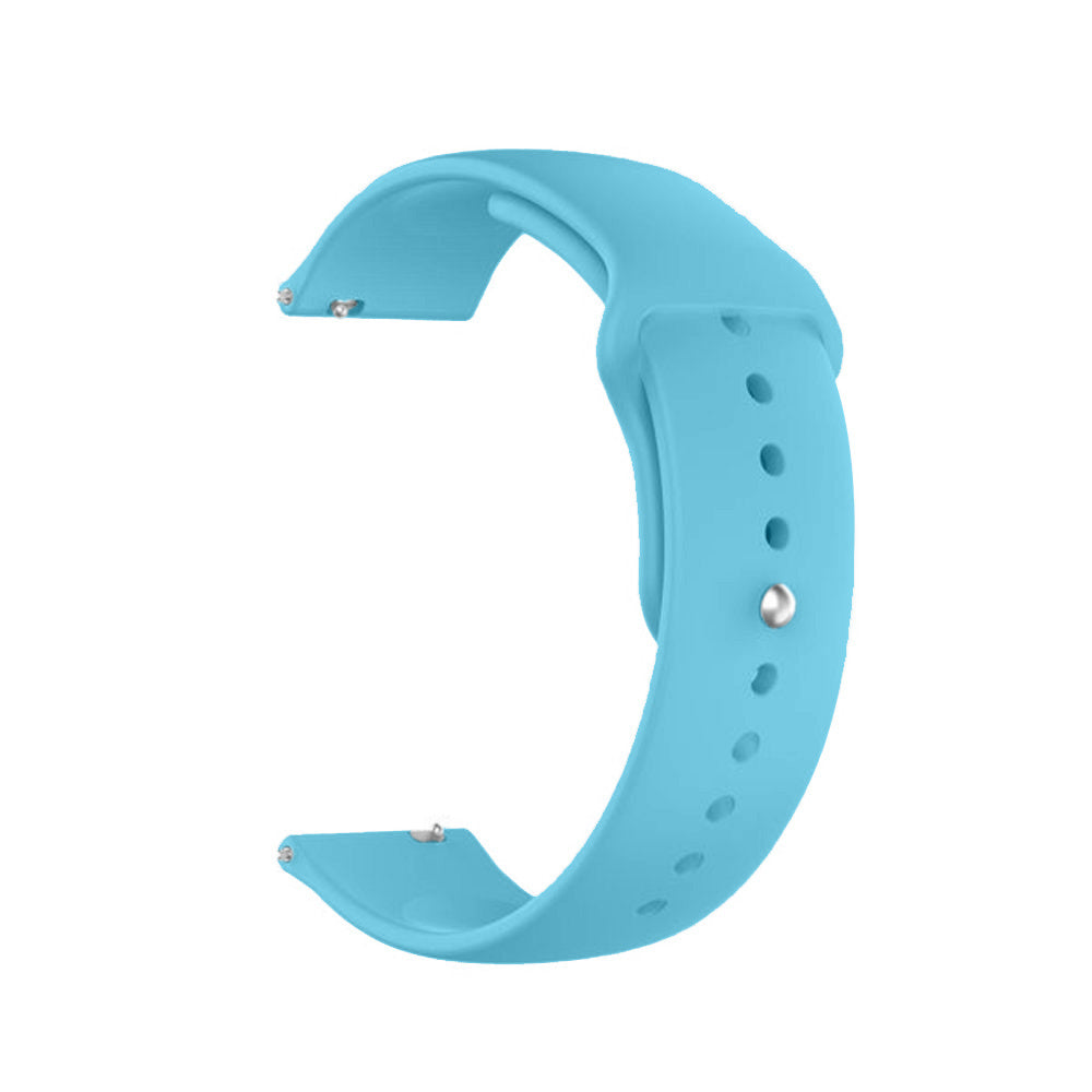 Ein hellblaues Uhrenarmband wird gezeigt. Es hat Löcher und einen Metallverschluss. Das Armband ist gebogen, um das Handgelenk zu umschließen.