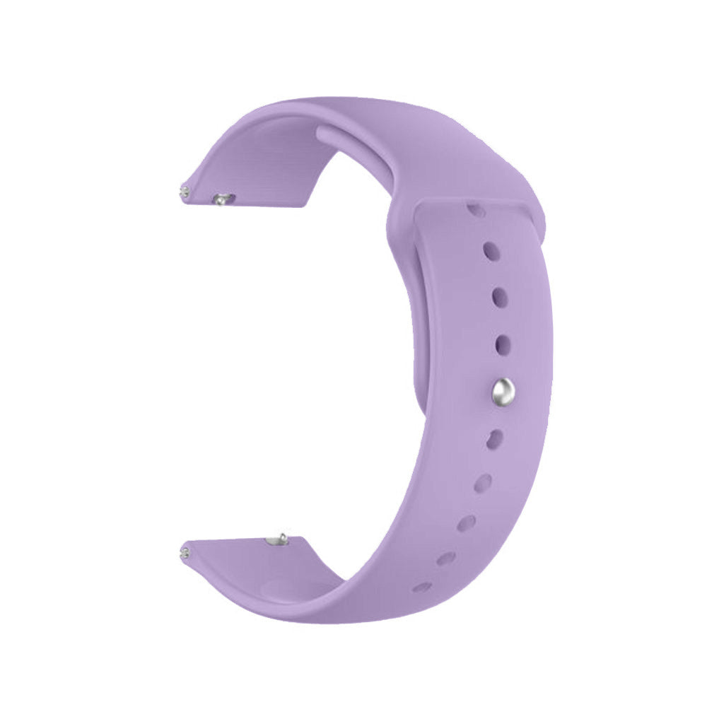 Ein helllila Uhrenarmband wird gezeigt. Das Armband ist gebogen, zeigt Löcher zur Anpassung und hat Metallverschlüsse an jedem Ende.