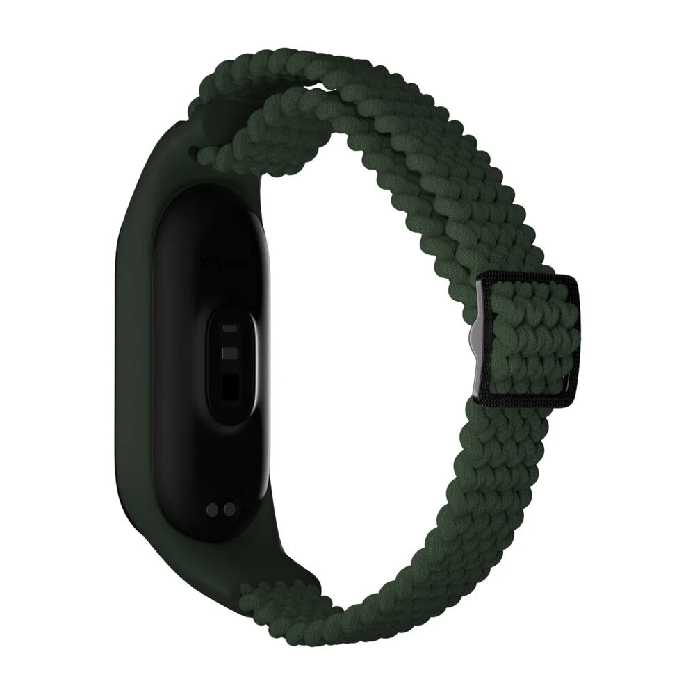 Ein dunkelgrünes Smartwatch-Armband mit gewebtem Design. Das Zifferblatt ist schwarz. Ein schwarzer Verschluss sichert das Armband.