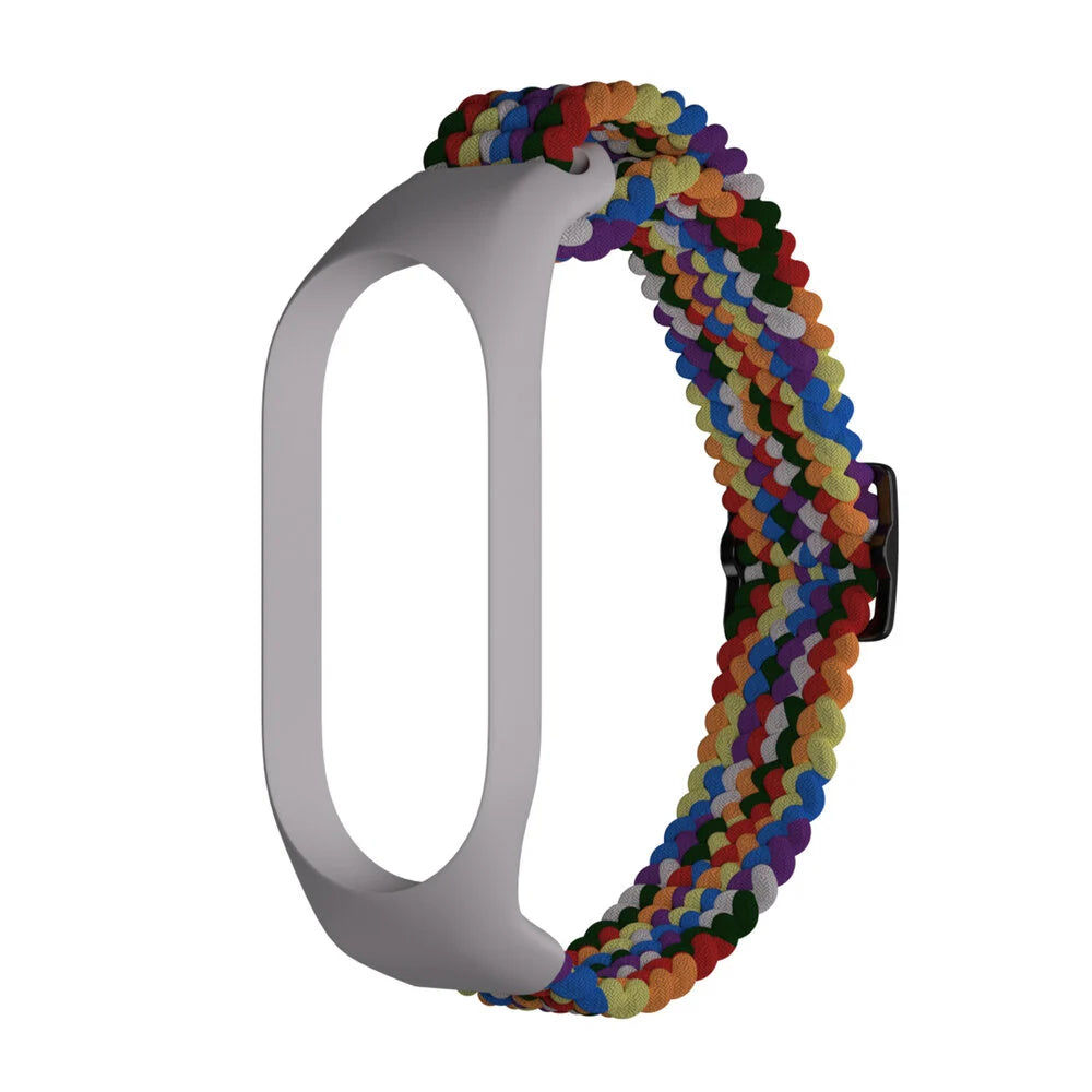 Ein Smartwatch-Armband mit grauem Rahmen und einem bunten geflochtenen Armband. Das Armband hat rote, orange, gelbe, grüne, blaue und lila Farben.