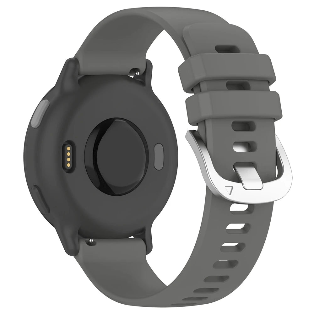 Graue Smartwatch mit schwarzem Zifferblatt und grauem Armband von hinten. Das Armband hat eine silberne Schnalle.