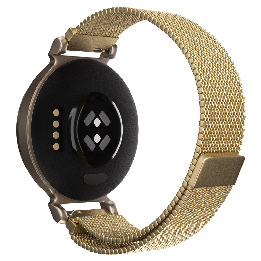 Eine goldene Smartwatch mit schwarzem Sensorbereich und Mesh-Armband. Die Uhr ist abgewinkelt und zeigt Rückseite und Banddetails.