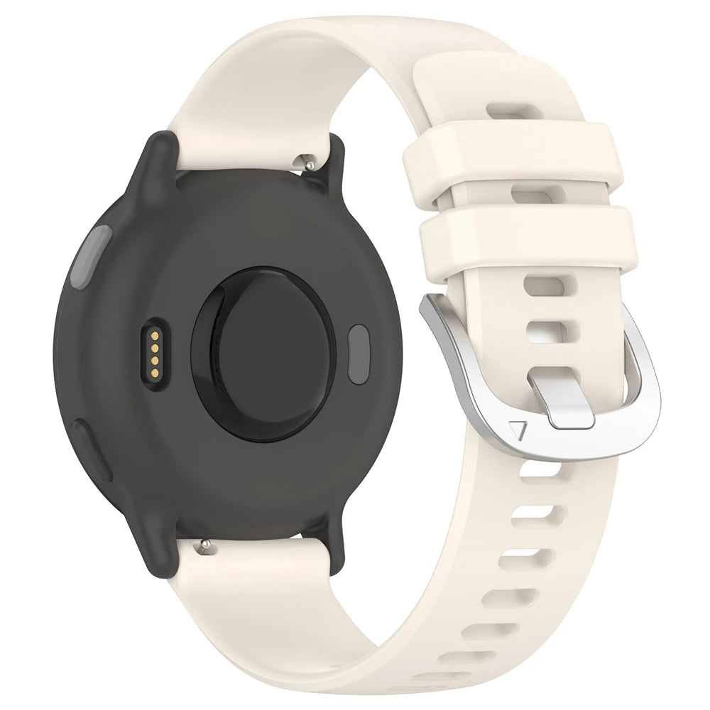 Eine Smartwatch mit schwarzem Gehäuse und cremefarbenem Armband. Das Armband hat eine silberne Schnalle. Die Rückseite der Uhr hat Sensoren.