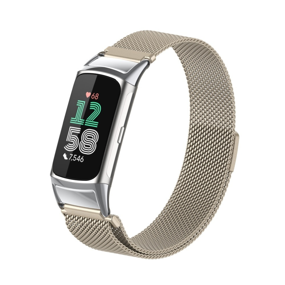 Eine silber-goldene Fitness-Tracker-Uhr mit Mesh-Armband. Der Bildschirm zeigt Zeit, Herzfrequenz und Schrittzahl an.
