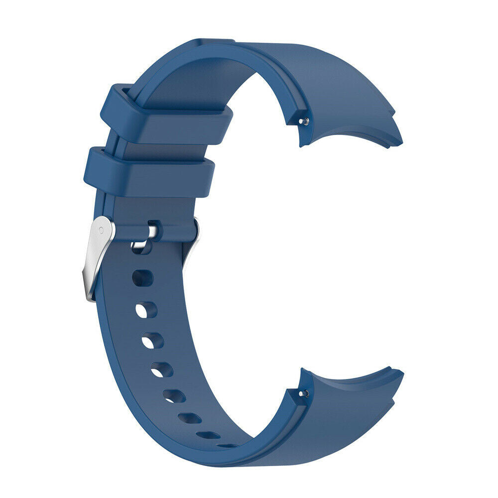 Ein blaues Armband, gebogene Form, mit Metallschnalle und mehreren Löchern zur Anpassung. Der Riemen ist vor weißem Hintergrund.