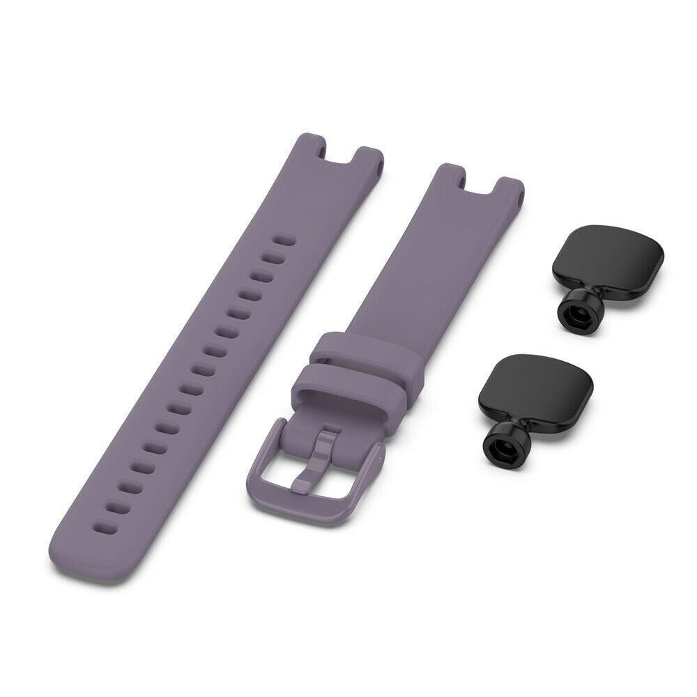 Lavendelfarbene Uhrenarmbänder und zwei schwarze Stecker auf weißem Hintergrund. Ein Armband hat Löcher, das andere eine Schnalle.