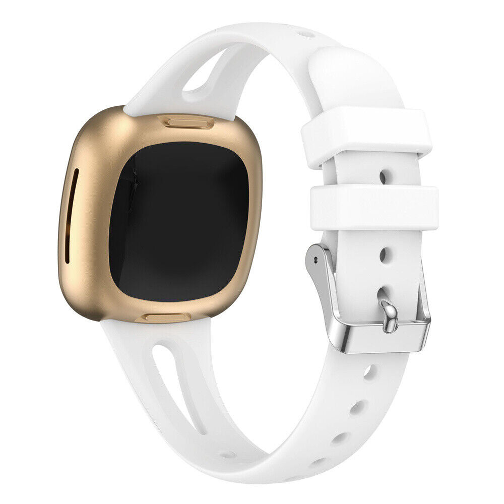 Eine goldene Smartwatch mit schwarzem Bildschirm und weißem Silikonarmband wird gezeigt. Das Armband hat eine silberne Schnalle.