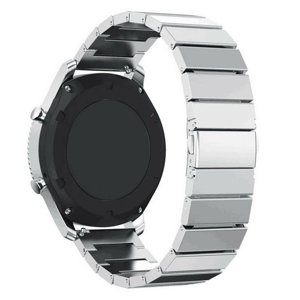 Eine silberne Smartwatch mit einem schwarzen runden Zifferblatt und einem silbernen Metallarmband. Die Uhr ist angewinkelt, um das Band zu zeigen.