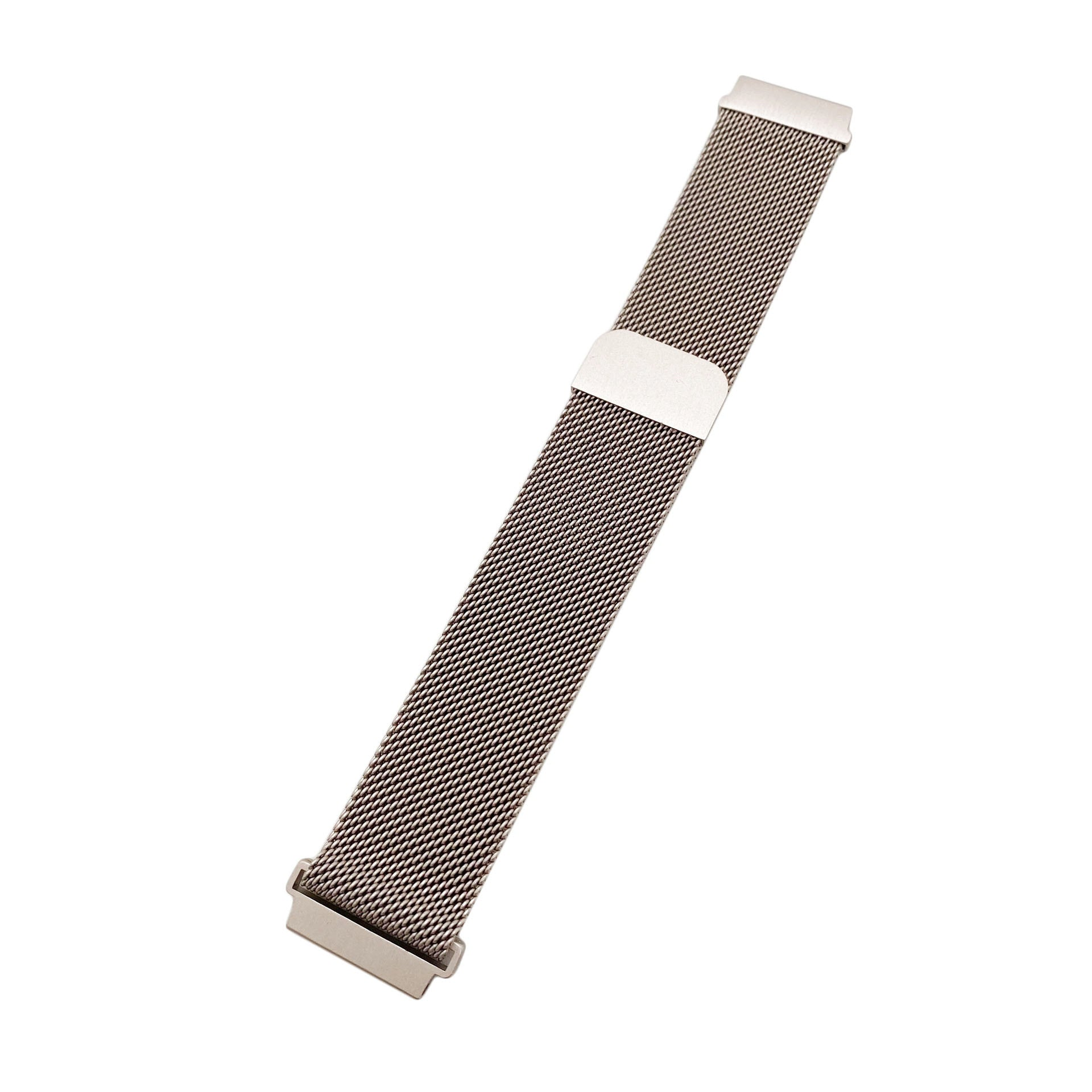 Ein silbernes Metall-Uhrenarmband mit Mesh-Design. Der Riemen befindet sich auf weißem Hintergrund.