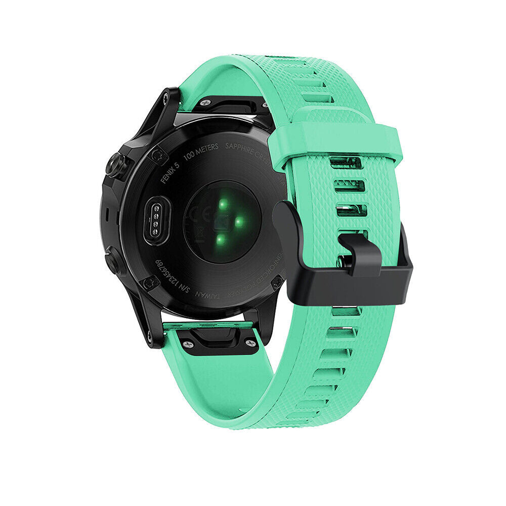 Eine schwarze Garmin Fenix 5 Uhr mit mintgrünem Armband. Die Rückseite der Uhr zeigt Sensoren und Text. Das Armband hat eine schwarze Schnalle.
